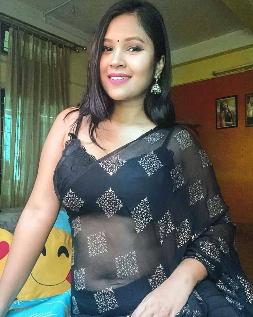 RedFish Chiffon Printed Regular Saree With Unstitched Blouse Piece ( Black ) RedFish Chiffon Printed Regular Saree With Unstitched Blouse Piece ( Black )