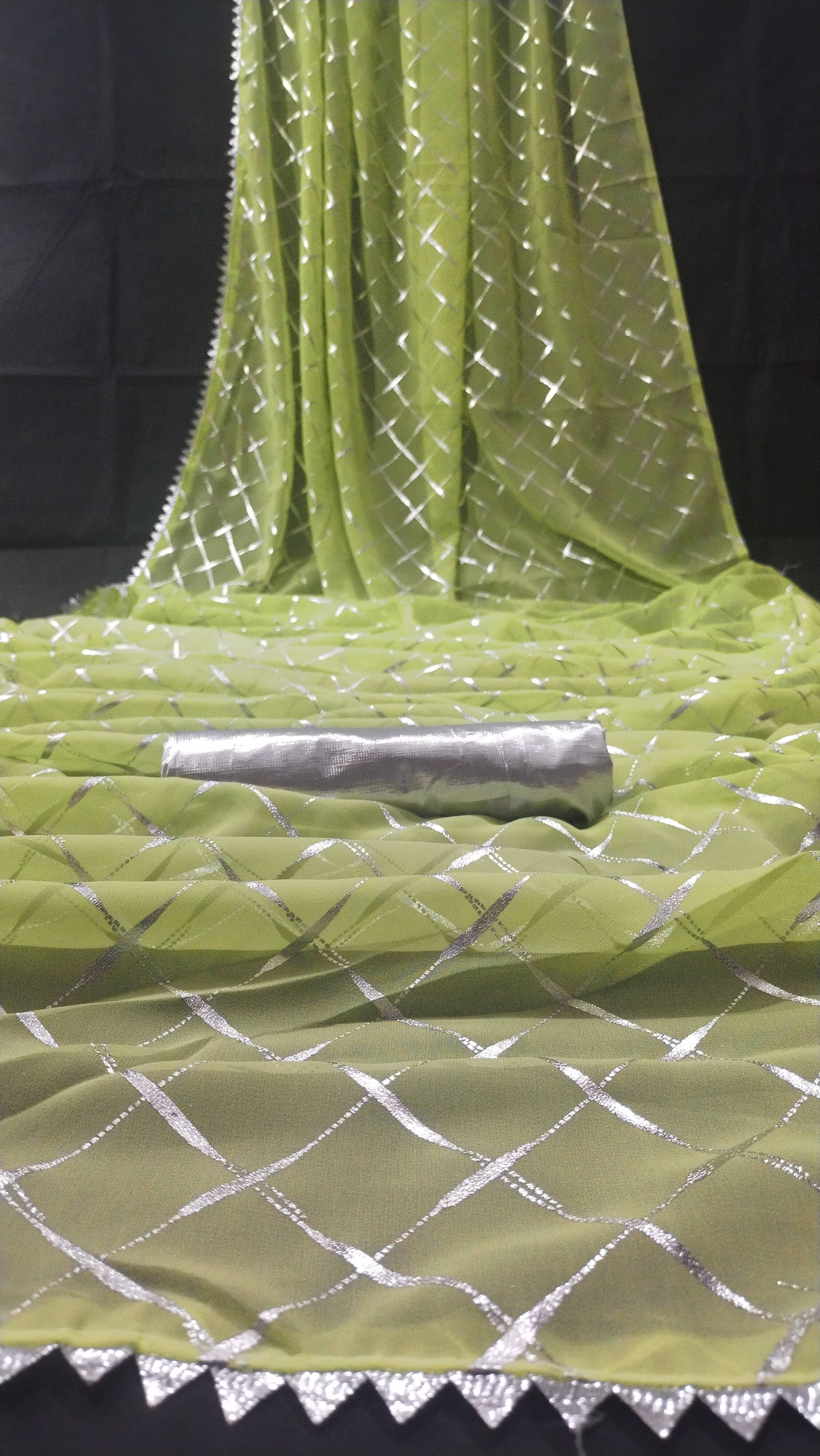 RedFish Georgette Checks Regular Saree With Unstitched Blouse Piece ( Light Green ) RedFish Georgette Checks Regular Saree With Unstitched Blouse Piece ( Light Green )