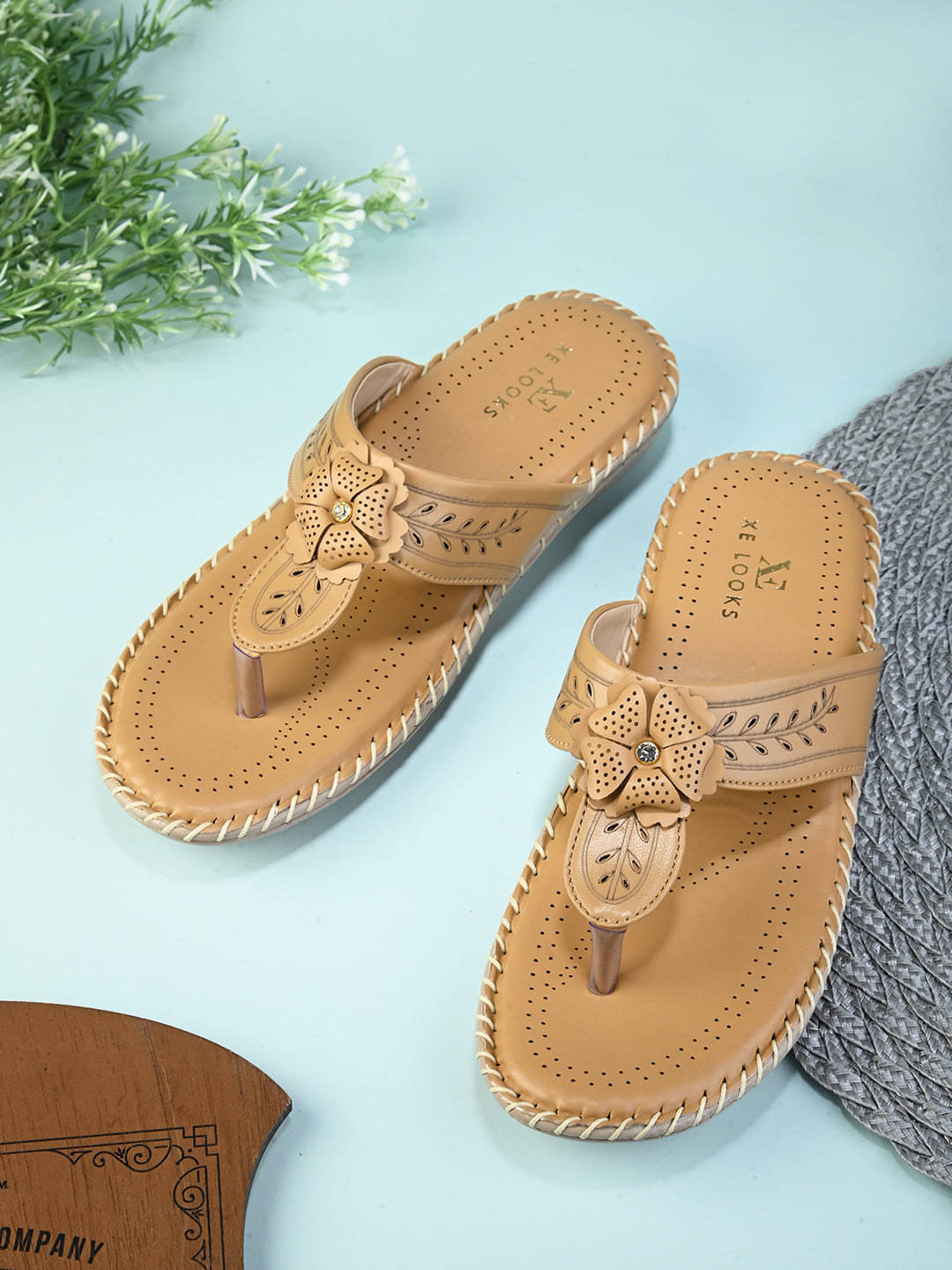 XE Looks Beige Women's Flats XE Looks Beige Women's Flats