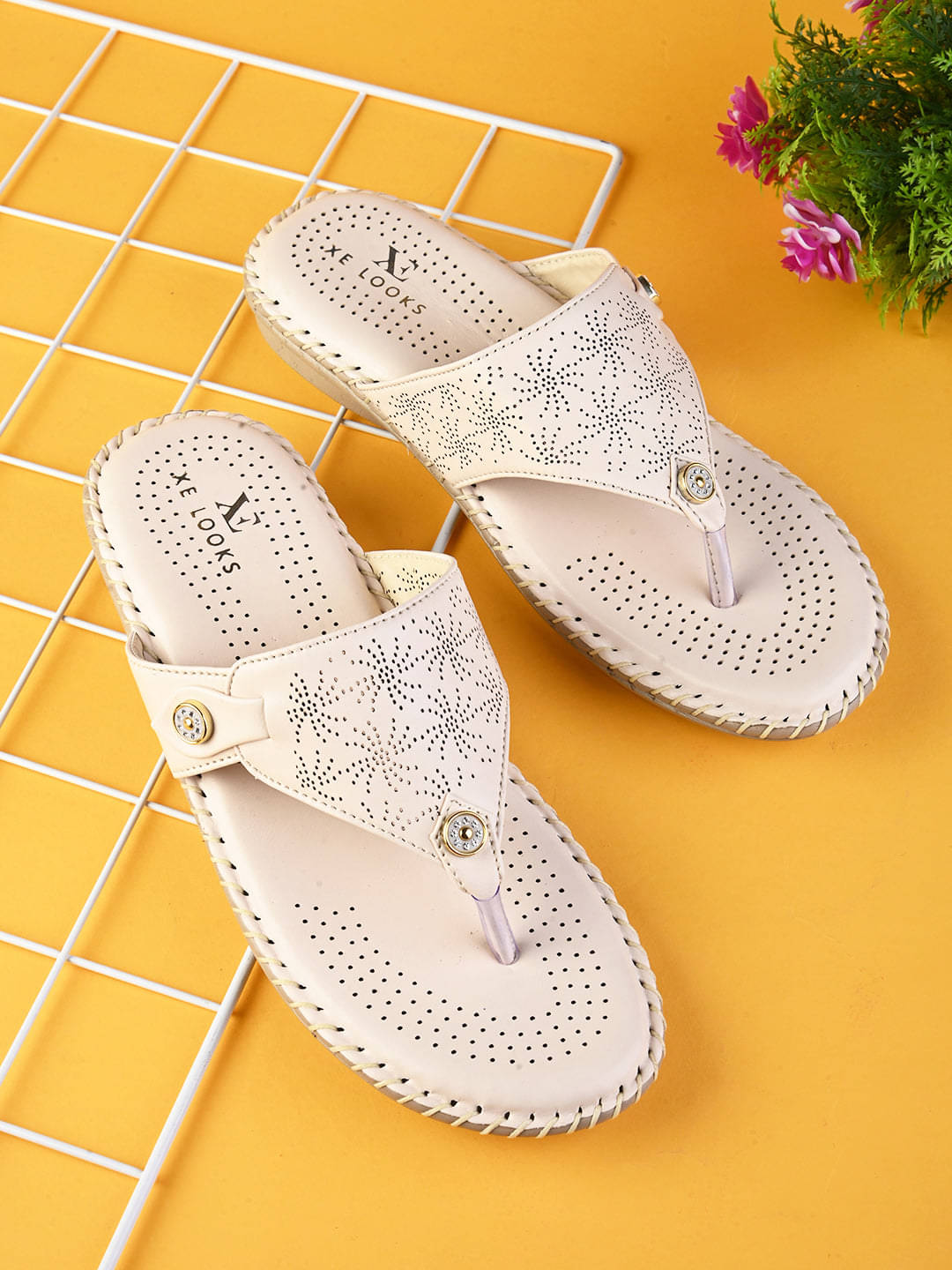     			XE Looks Cream Women's Flats