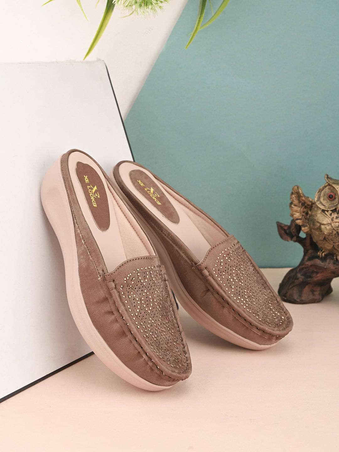 XE Looks Tan Women's Flats XE Looks Tan Women's Flats