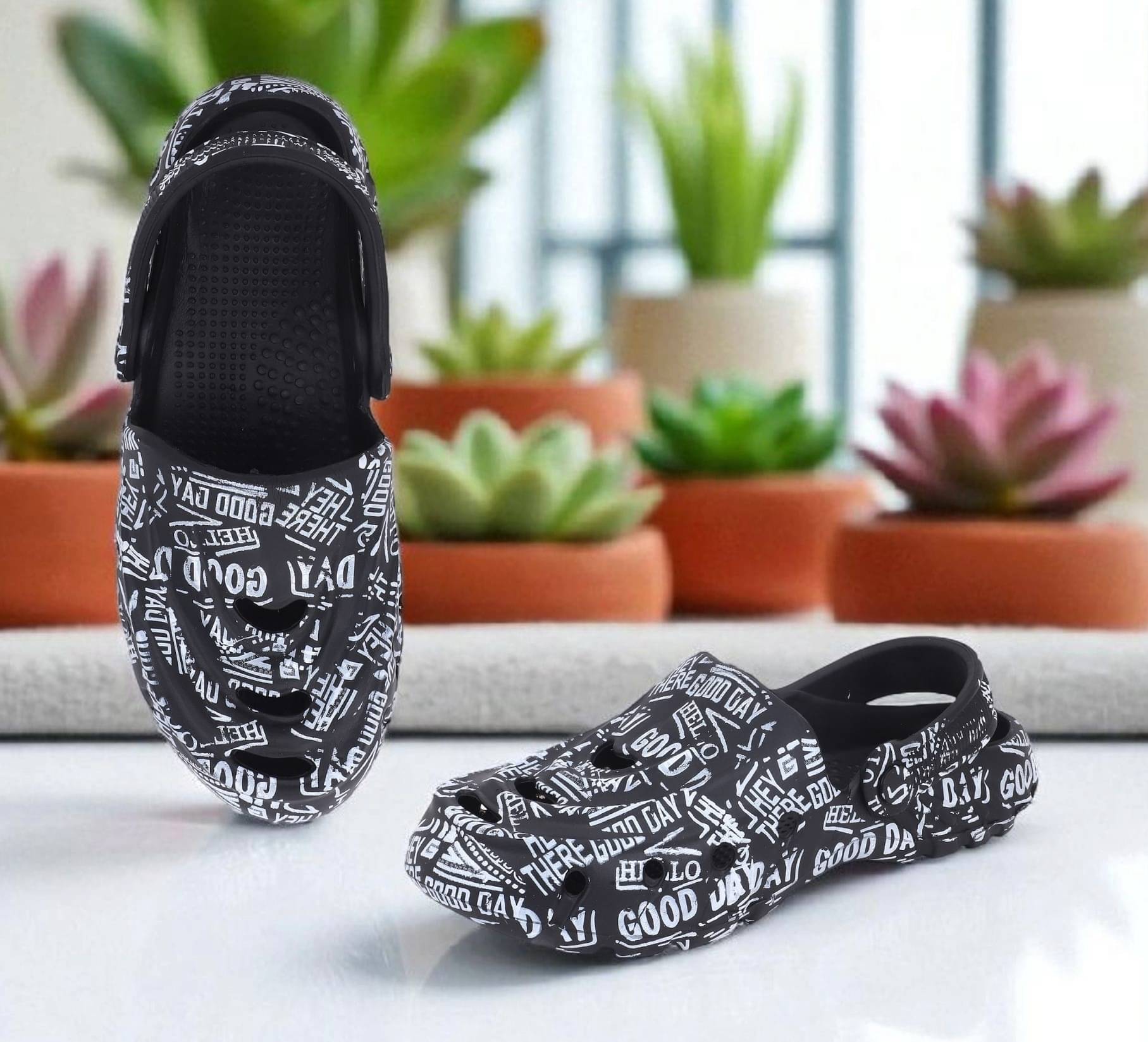     			KAPANI - Black Men's Clogs