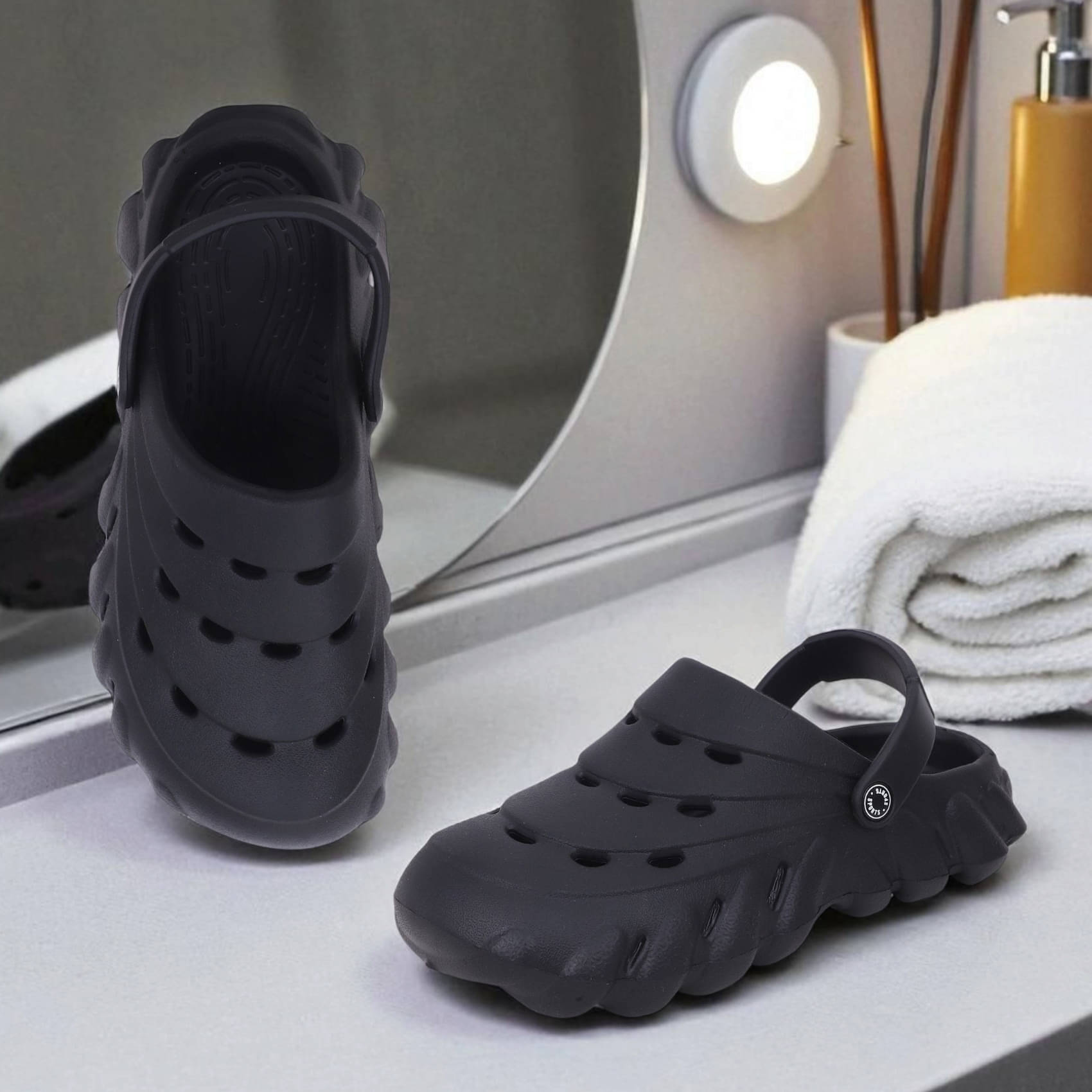     			KAPANI - Black Men's Clogs