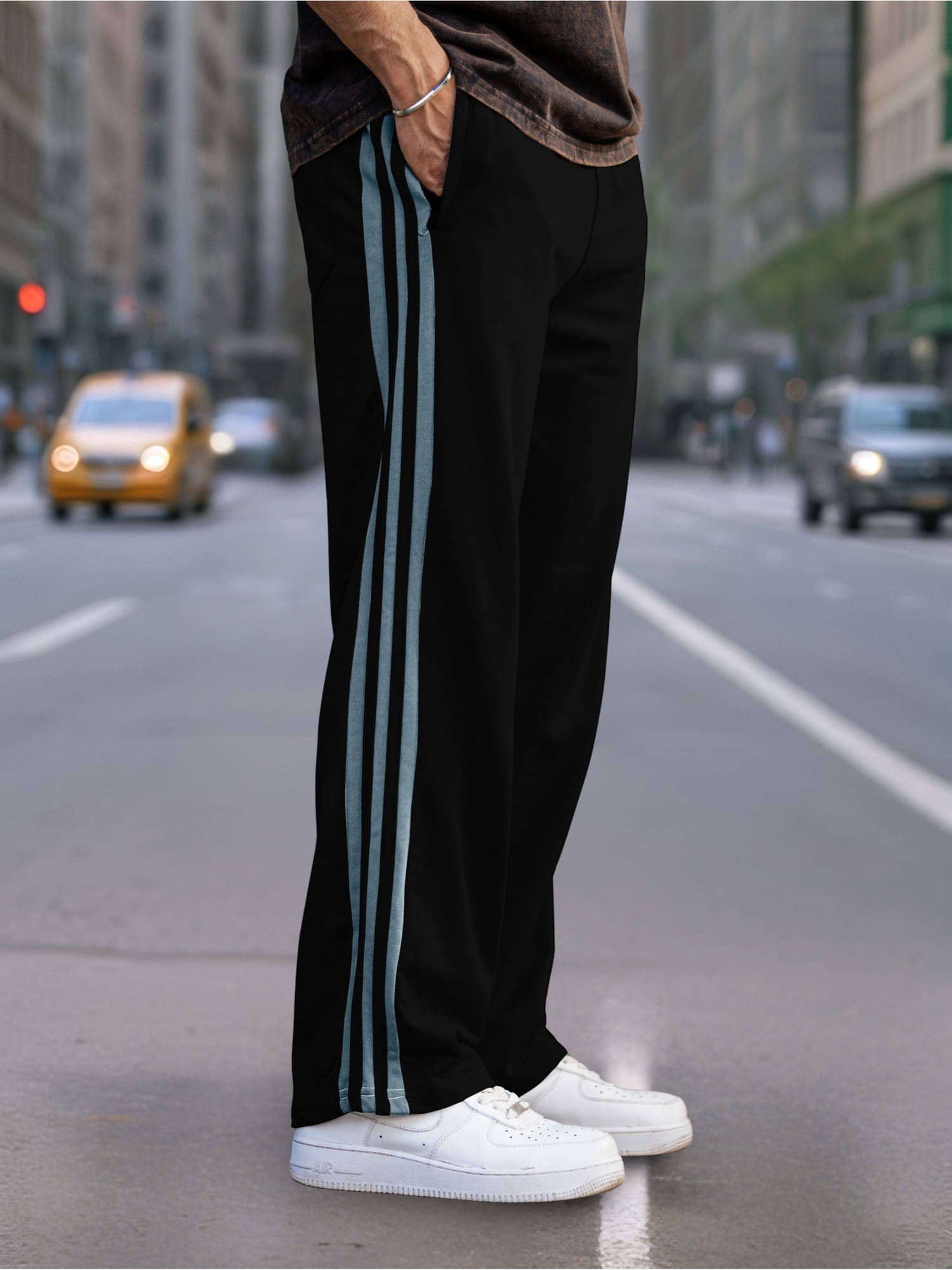 Maniac Black Cotton Blend Men's Trackpants ( Pack of 1 ) Maniac Black Cotton Blend Men's Trackpants ( Pack of 1 )