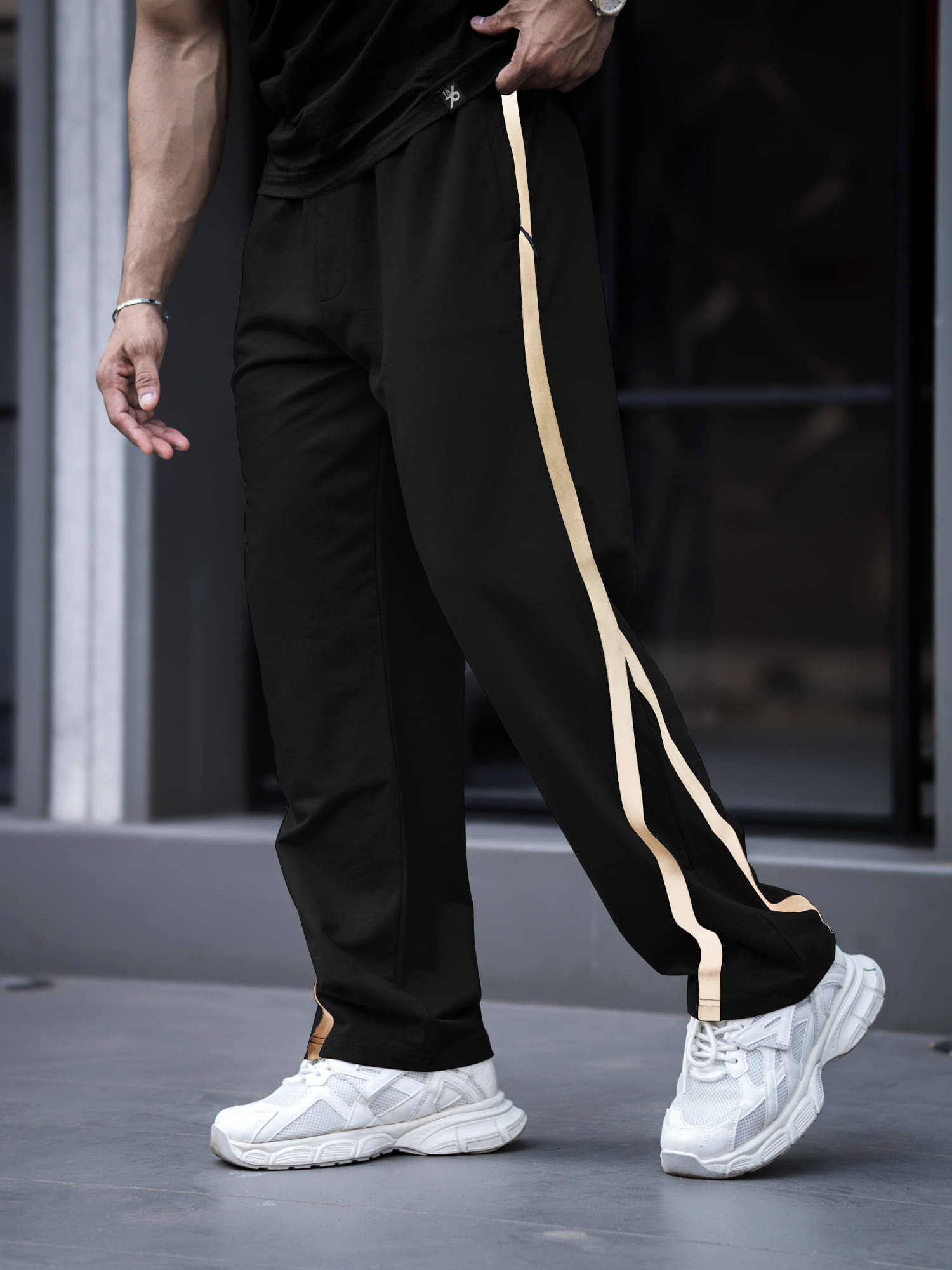     			Maniac Black Cotton Men's Trackpants ( Pack of 1 )