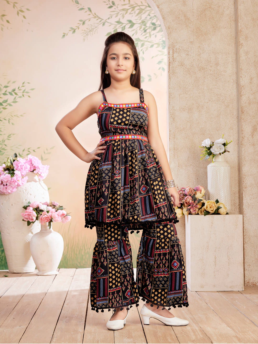     			Aarika Girls Polyester Kurti with Sharara ( Pack of 1 , Black )