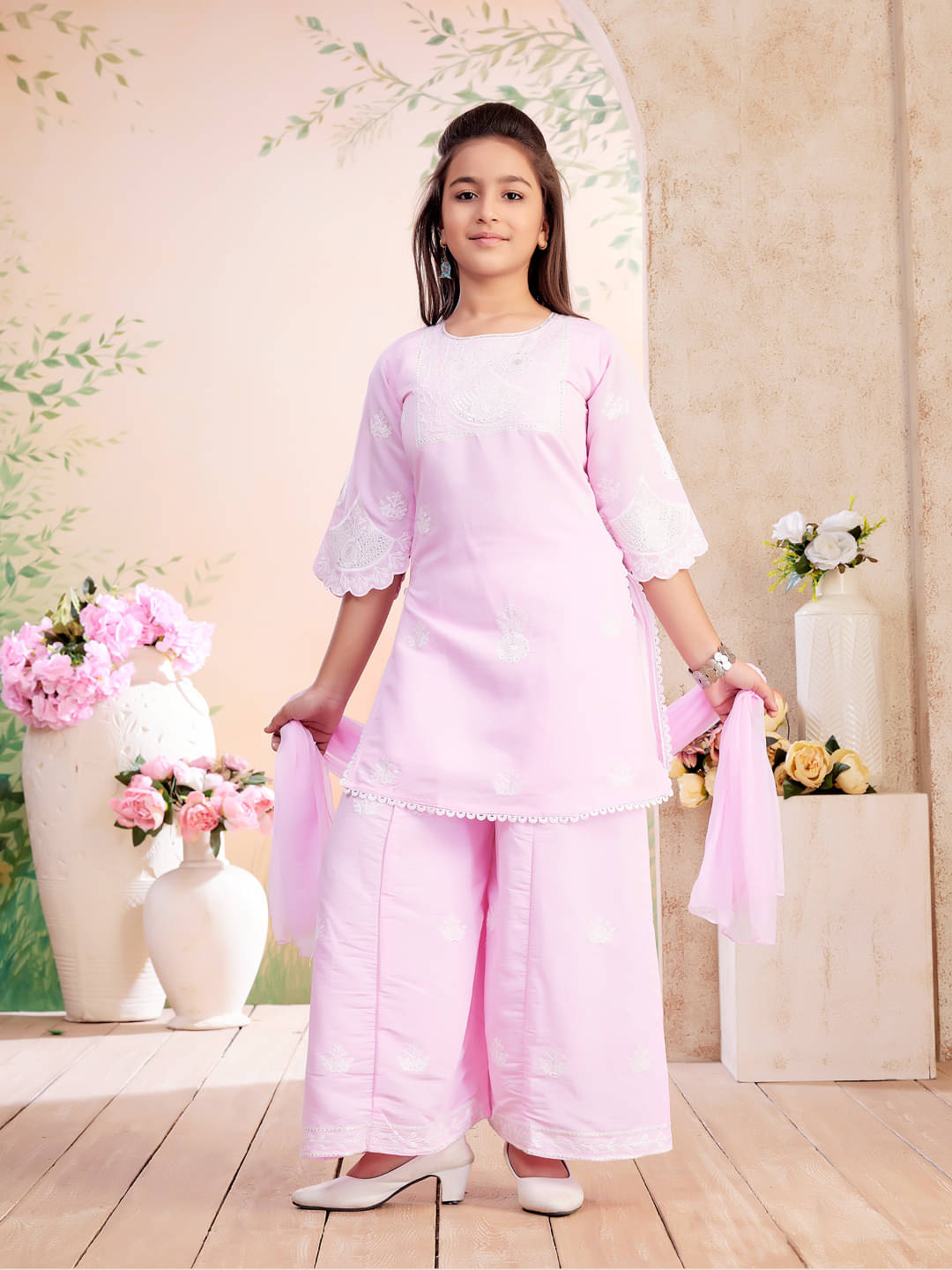     			Aarika Girls Silk Kurti with Pants ( Pack of 1 , Pink )