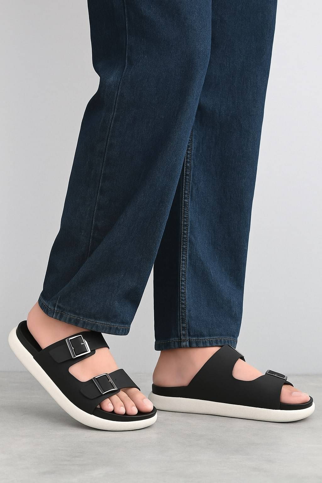     			Asteroid Black Men's Daily Slipper