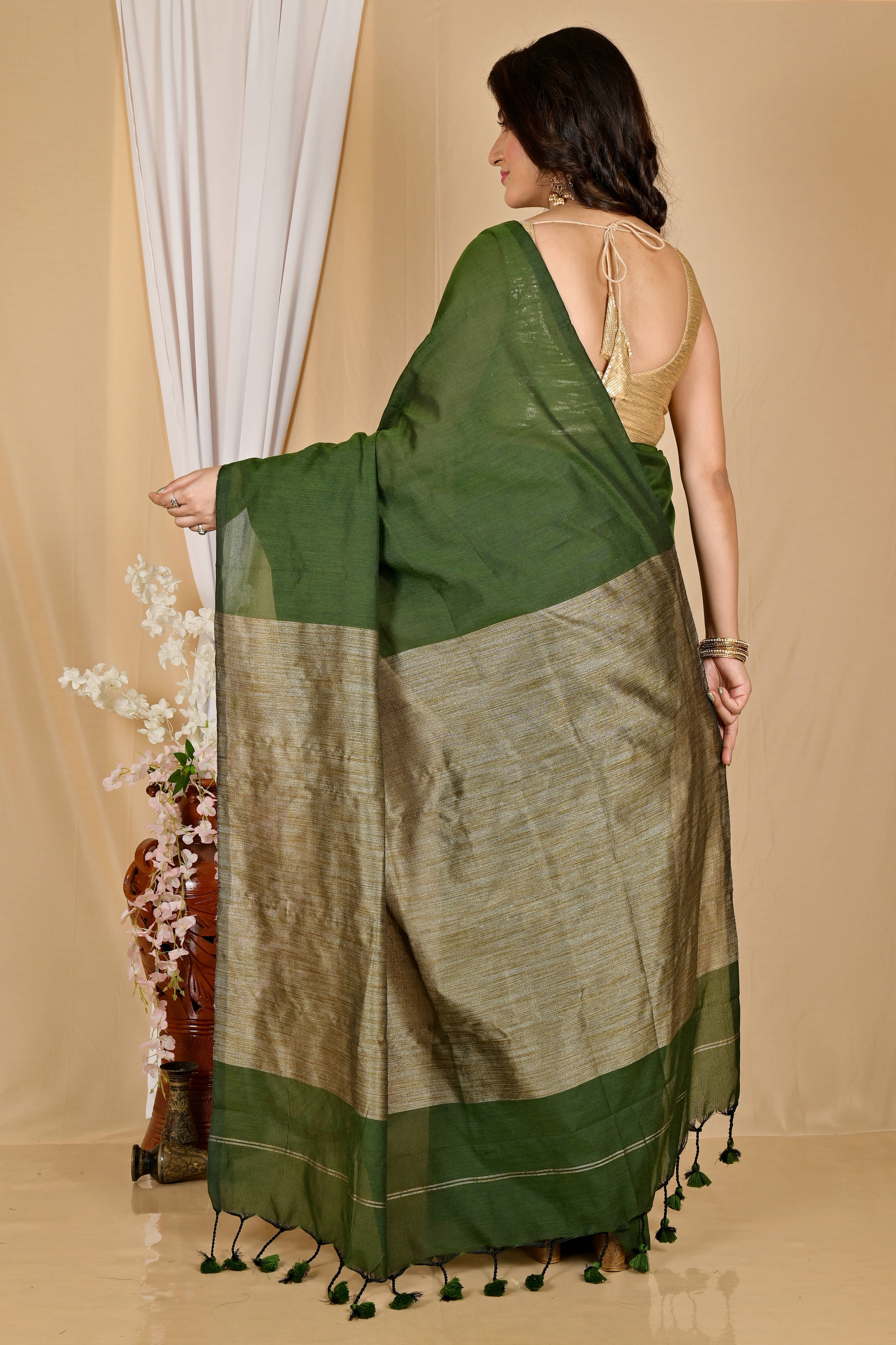 BRYNBRIT Cotton Self Design Regular Saree With Unstitched Blouse Piece ( Green ) BRYNBRIT Cotton Self Design Regular Saree With Unstitched Blouse Piece ( Green )