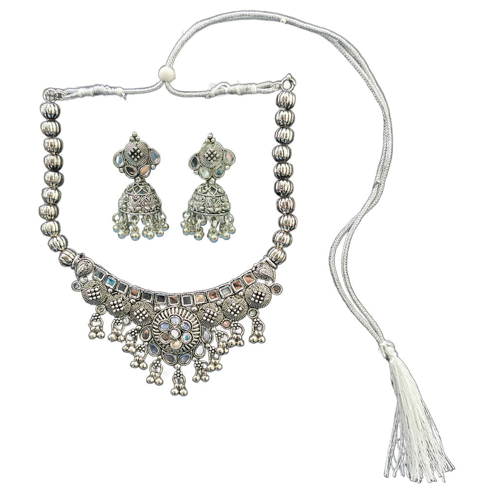     			JewelMaze Silver Alloy Necklace Set ( Pack of 1 )