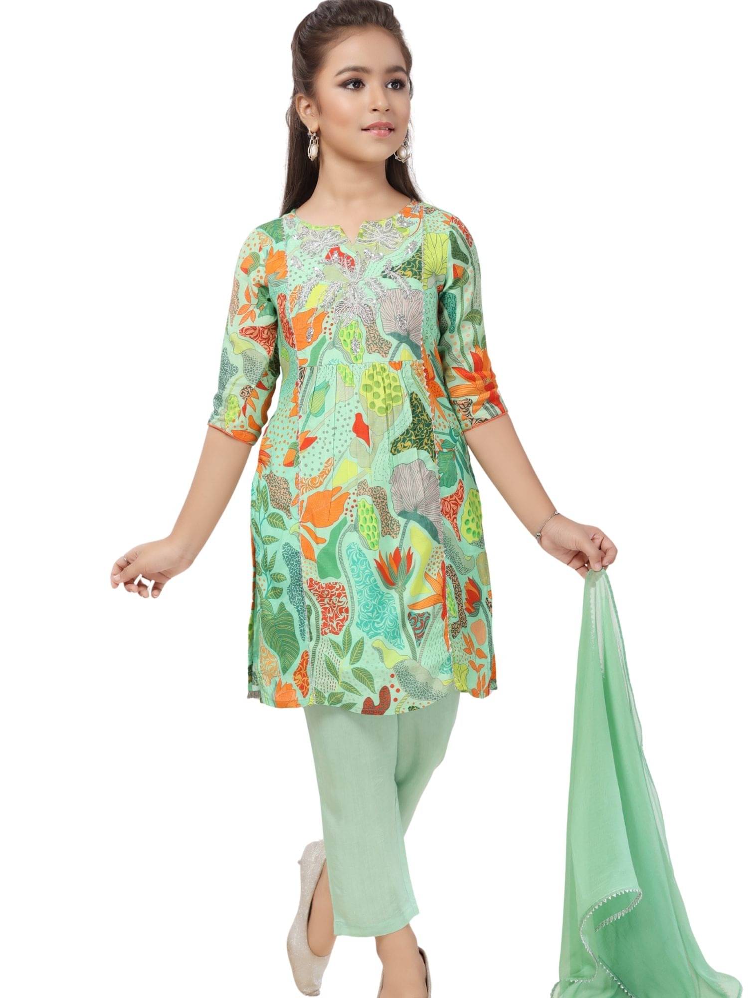 MASTARANG Girls Cotton Blend Kurti with Pants ( Pack of 1 , Green ) MASTARANG Girls Cotton Blend Kurti with Pants ( Pack of 1 , Green )