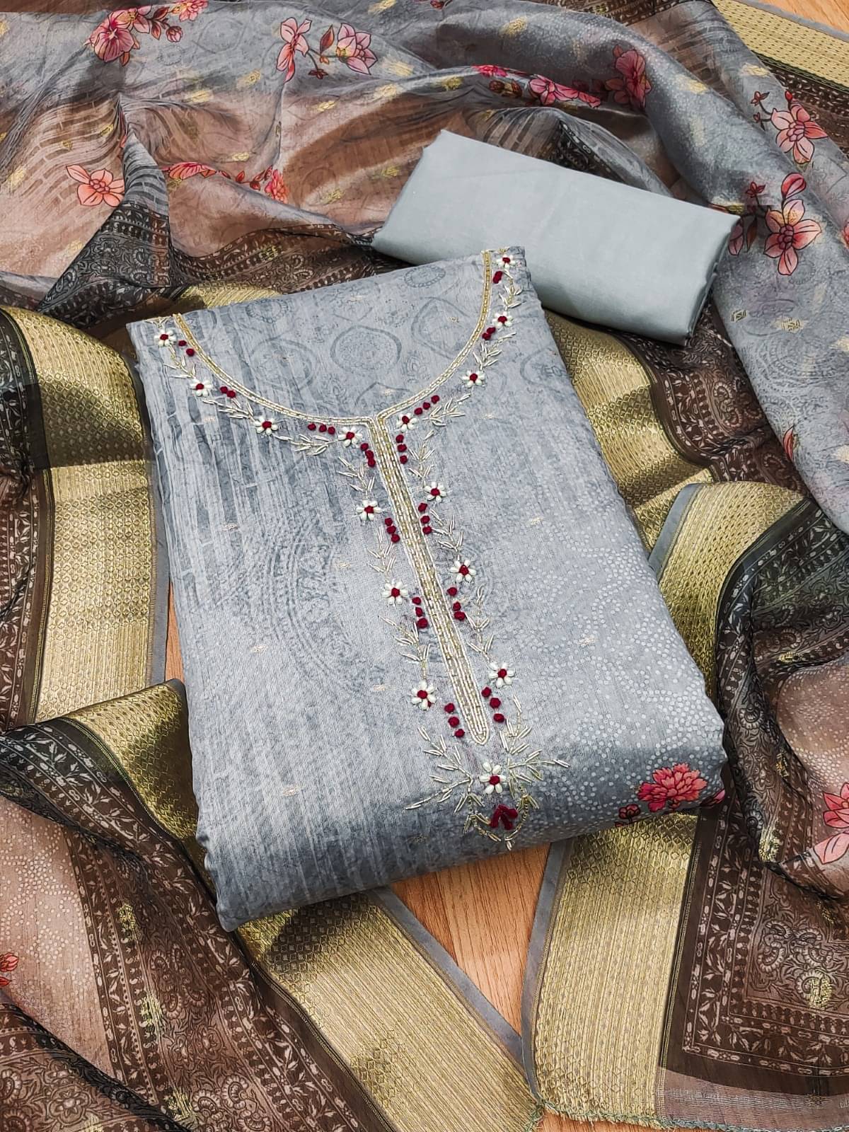 Panbai sarees Women Jacquard Unstitched Dress Material ( Grey ) Panbai sarees Women Jacquard Unstitched Dress Material ( Grey )