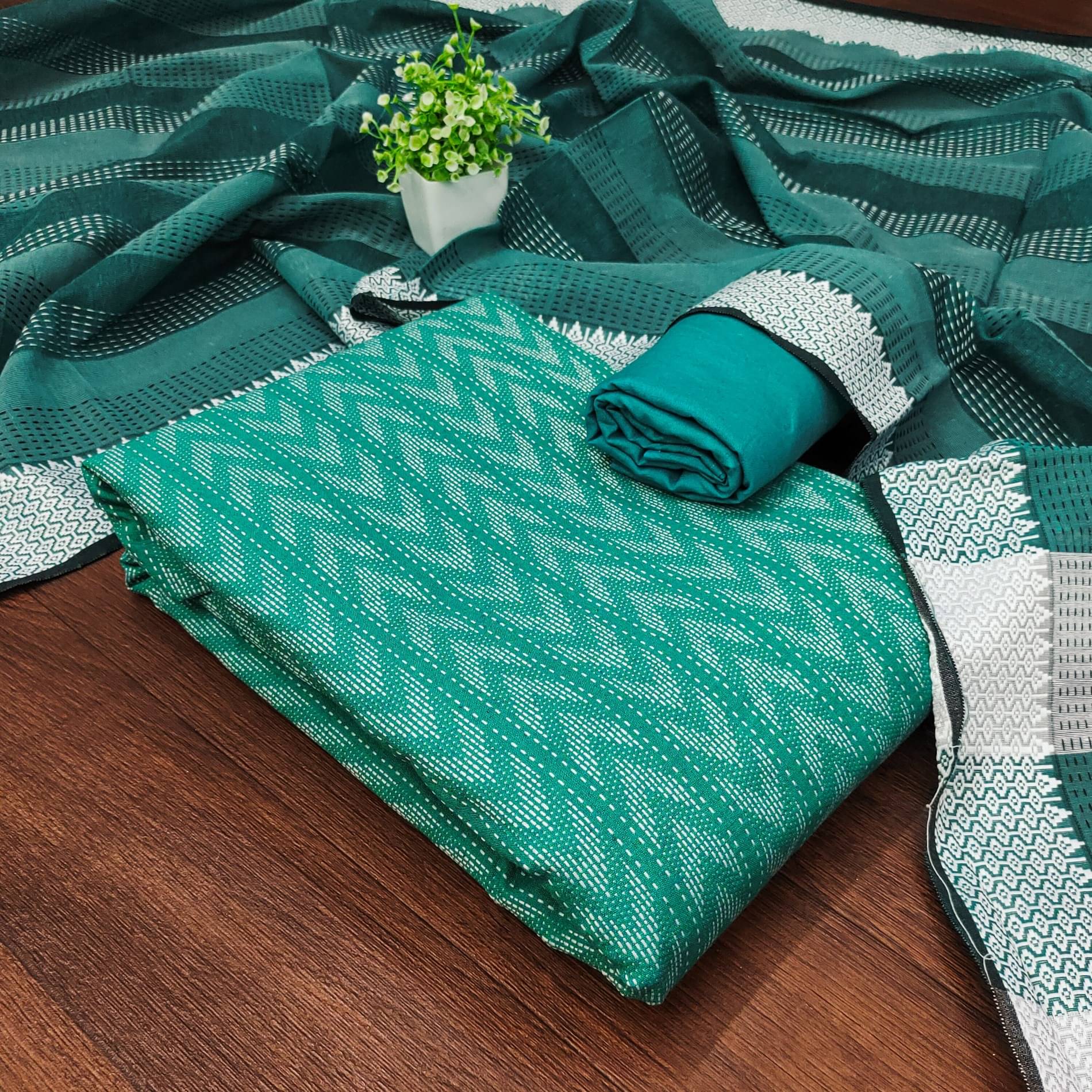     			Shree Mahantam Women Cotton Unstitched Dress Material ( Teal )