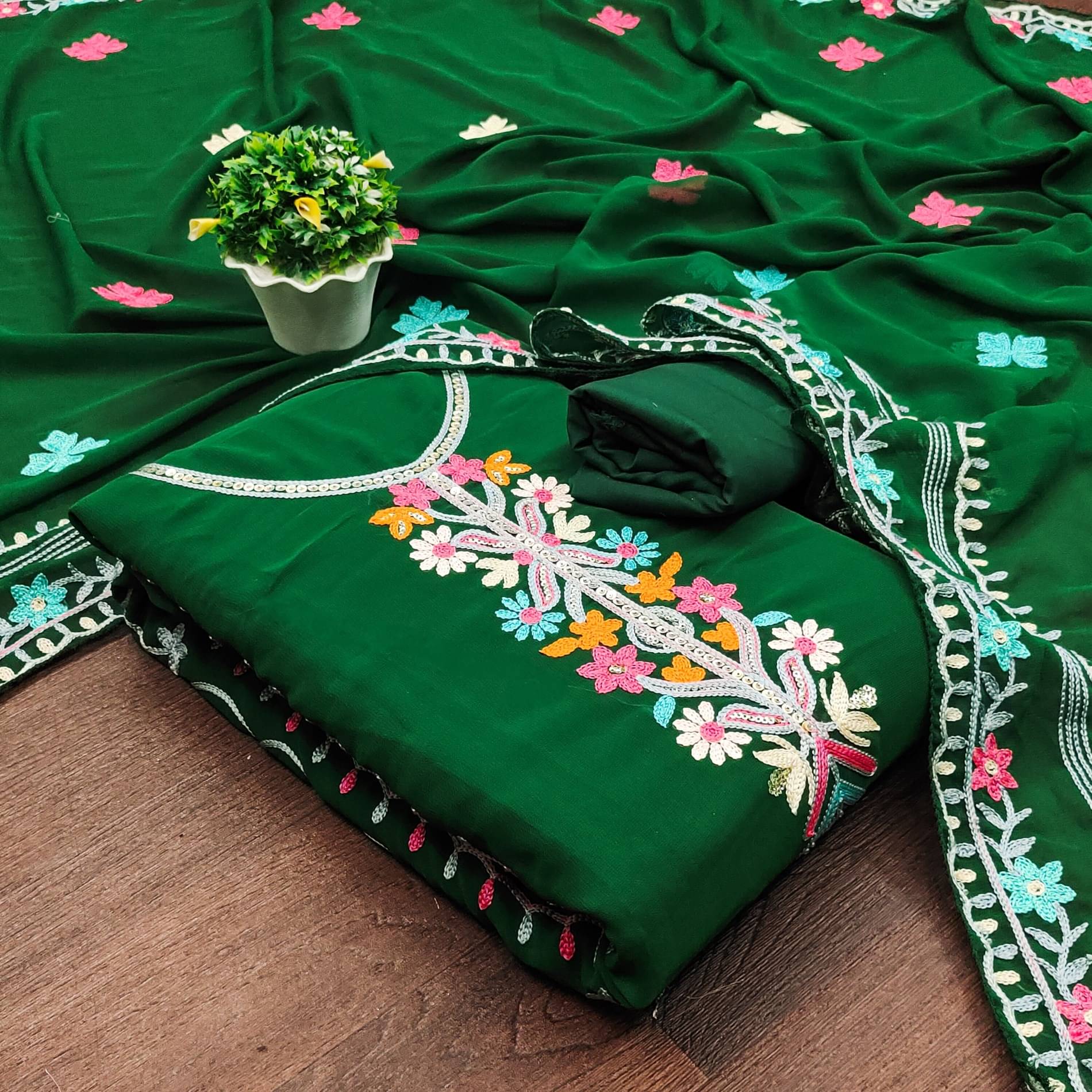 Shree Mahantam Women Georgette Unstitched Dress Material ( Green )     			Shree Mahantam Women Georgette Unstitched Dress Material ( Green )