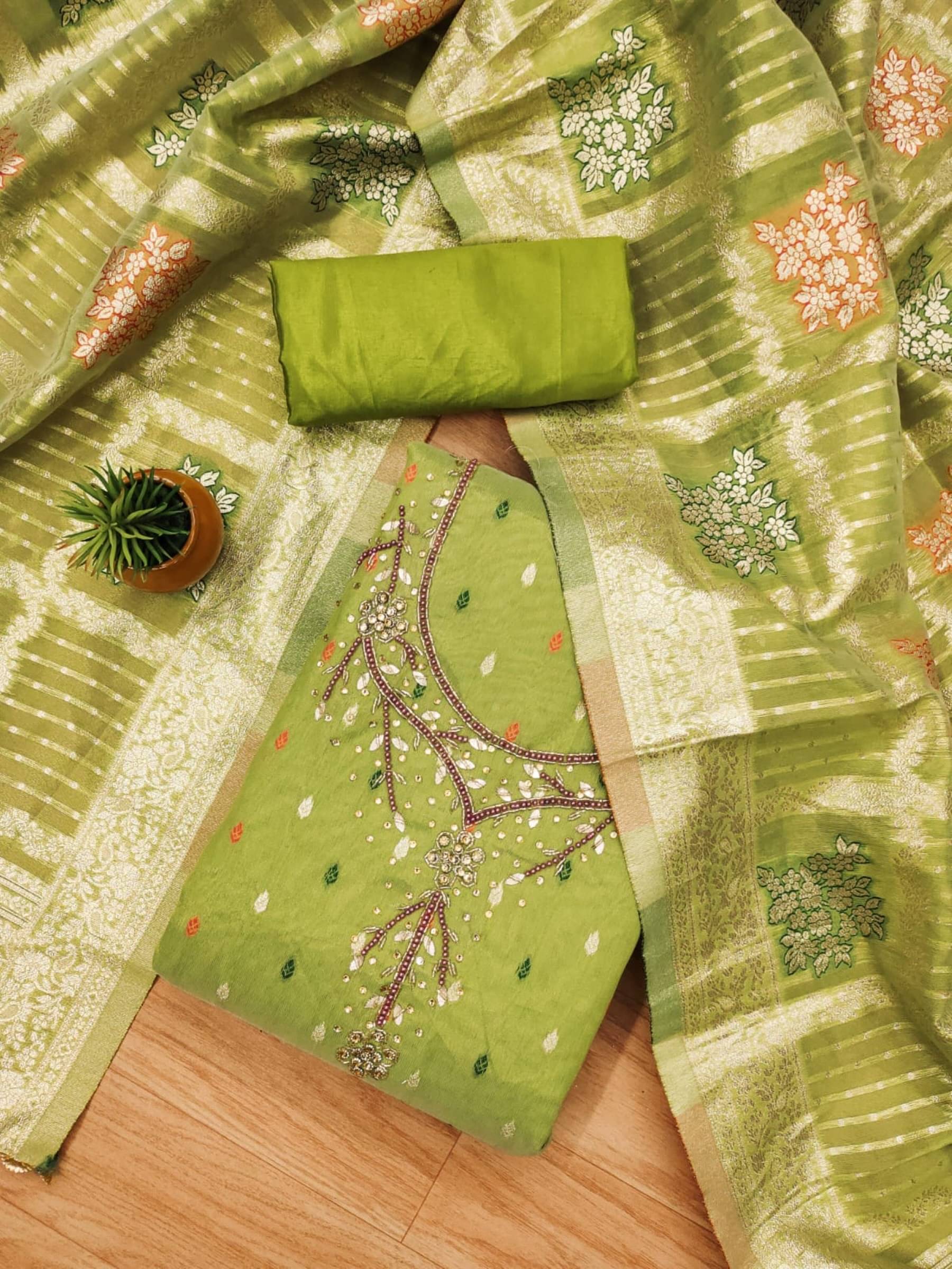    			Shree Mahantam Women Jacquard Unstitched Dress Material ( Green )