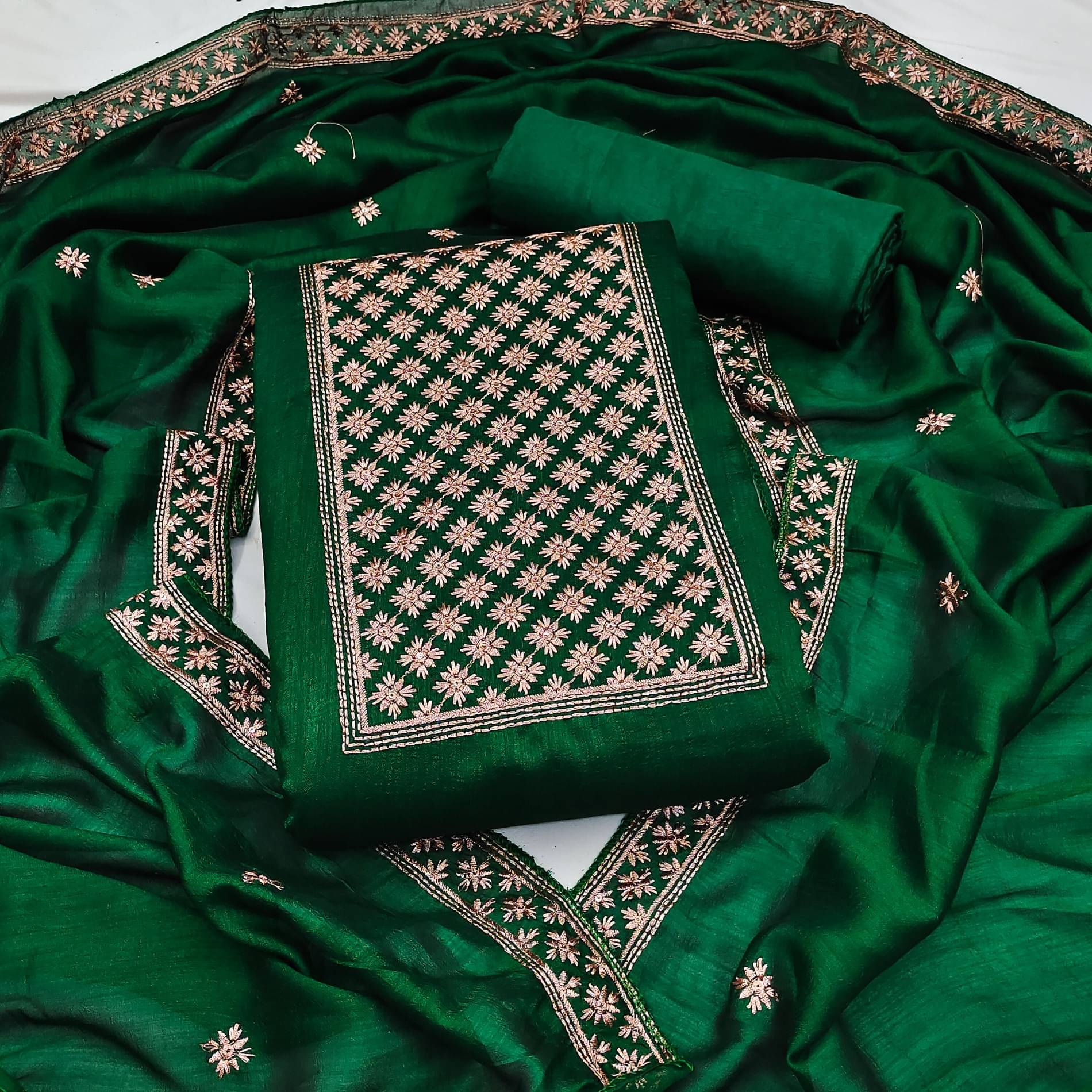 Shree Mahantam Women Silk Unstitched Dress Material ( Green ) Shree Mahantam Women Silk Unstitched Dress Material ( Green )