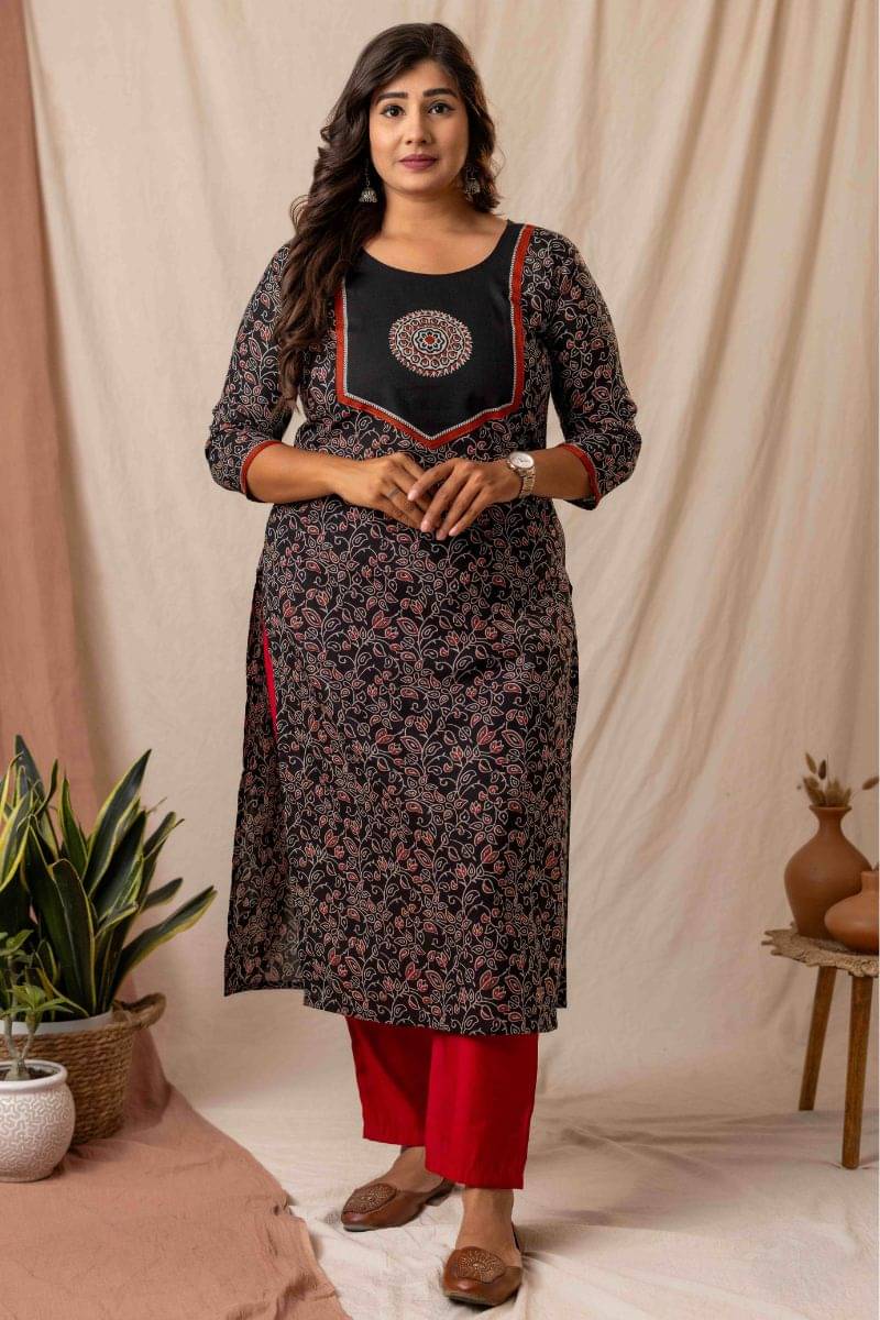     			AMTHI Women Cotton Self Design A-line Kurti ( Black )