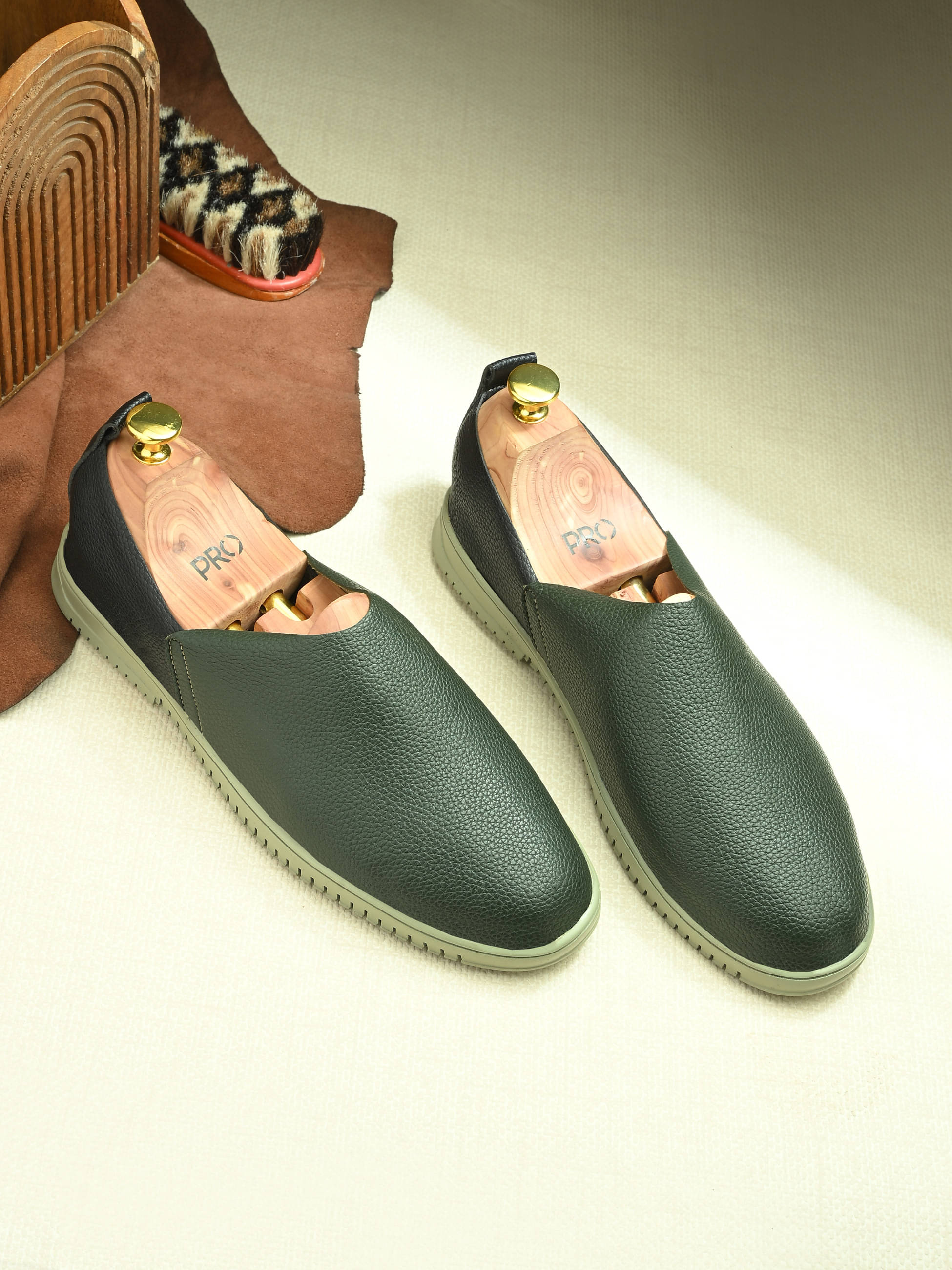     			BIZZARO Olive Men's Sneakers