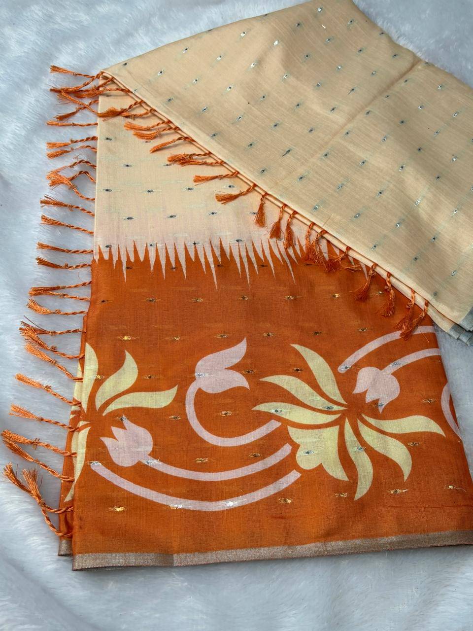 SHRIMORI Linen Printed Tant Saree With Unstitched Blouse Piece ( Orange ) SHRIMORI Linen Printed Tant Saree With Unstitched Blouse Piece ( Orange )