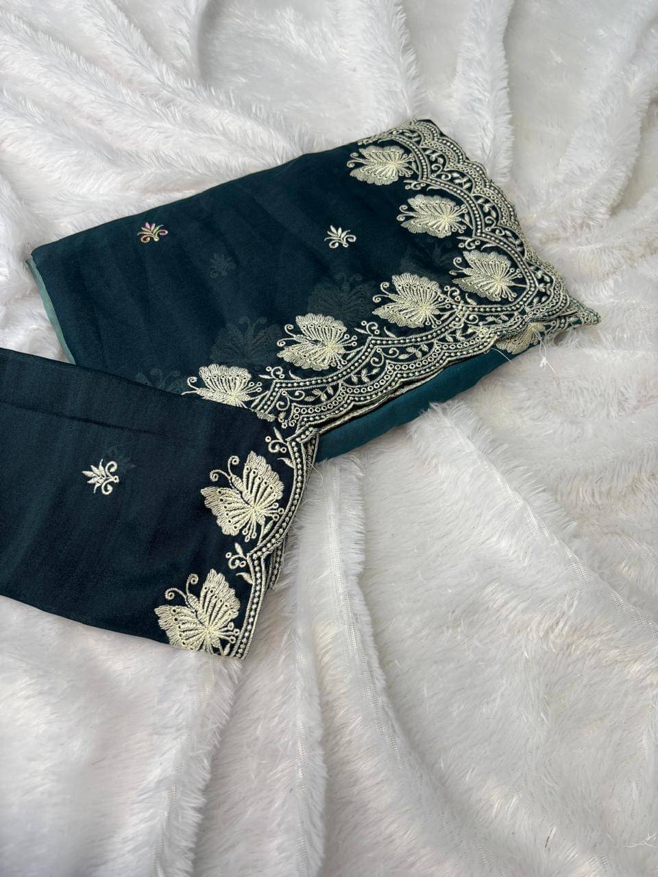 Sitanjali Chanderi Embroidered Chanderi saree With Unstitched Blouse Piece ( Rama ) Sitanjali Chanderi Embroidered Chanderi saree With Unstitched Blouse Piece ( Rama )