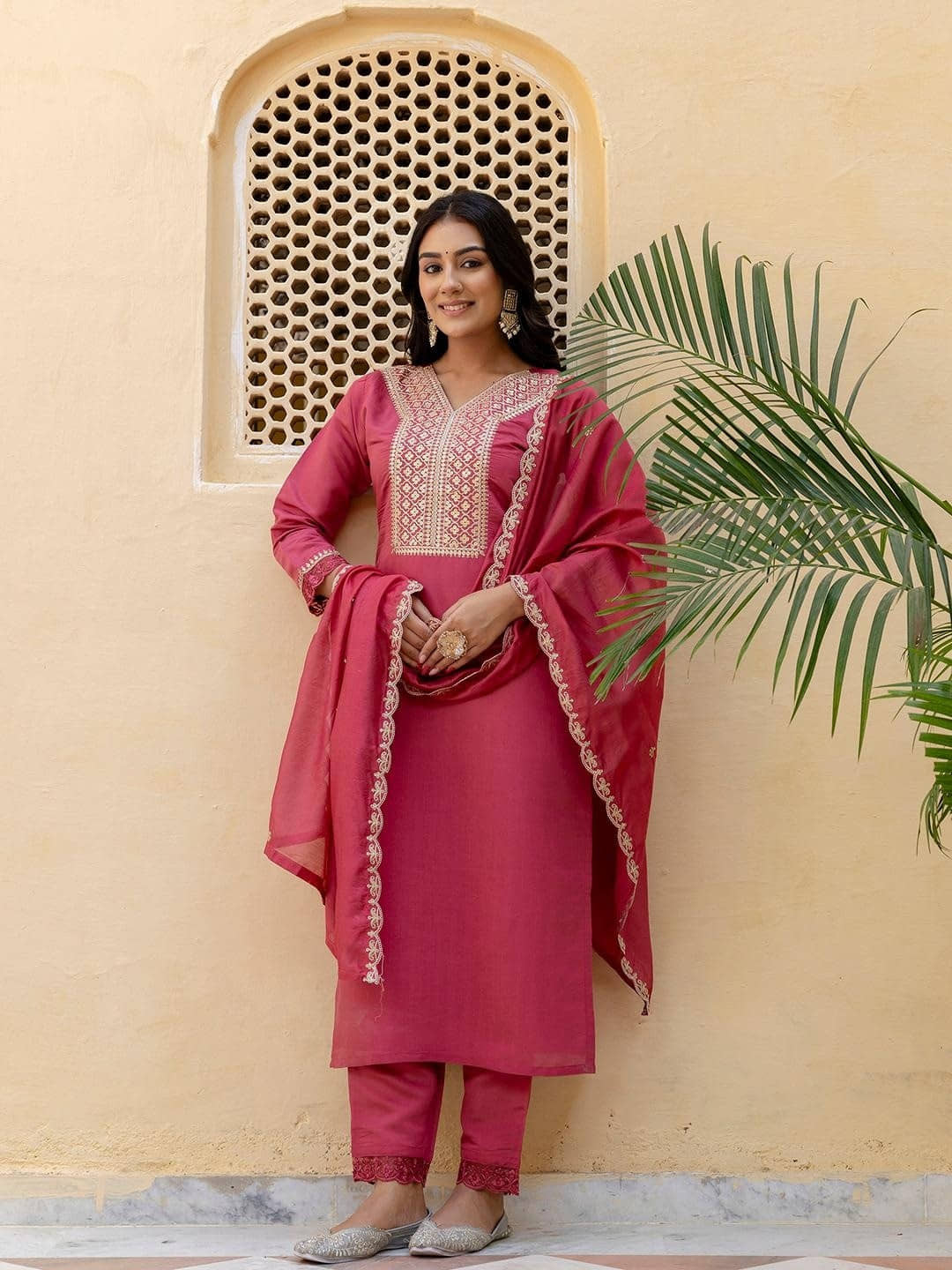 VASTRANARI Women Chanderi Embroidered Straight Kurti With Pants ( Pink )