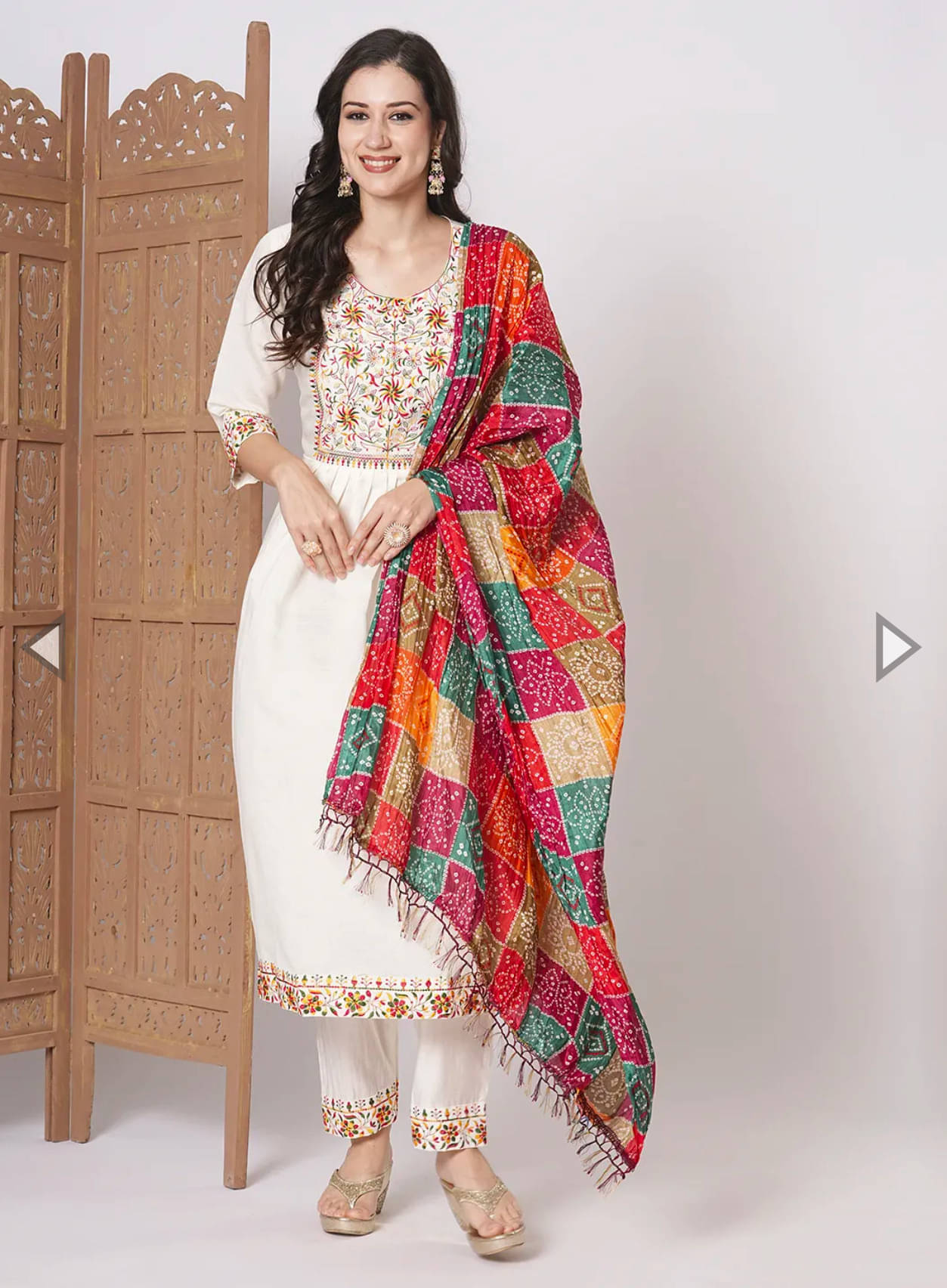 VASTRANARI Women Chanderi Embroidered Straight Kurti With Pants ( White ) VASTRANARI Women Chanderi Embroidered Straight Kurti With Pants ( White )