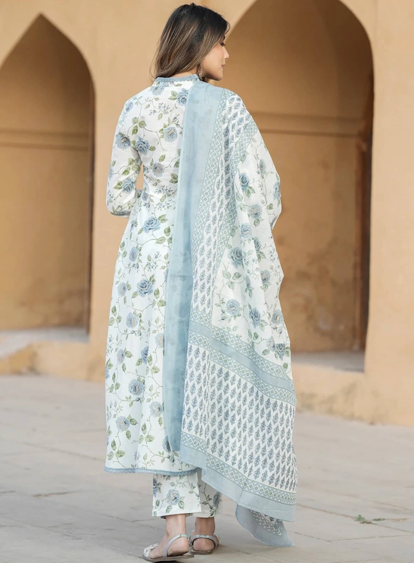 VASTRANARI Women Cotton Printed Straight Kurti With Pants ( Multicolor )