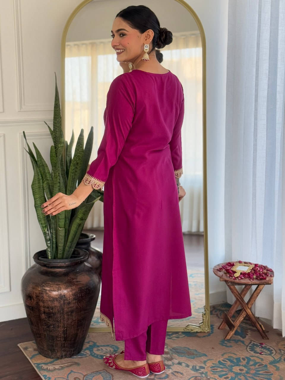     			VASTRANARI Women Viscose Embroidered Straight Kurti With Pants ( Pink )