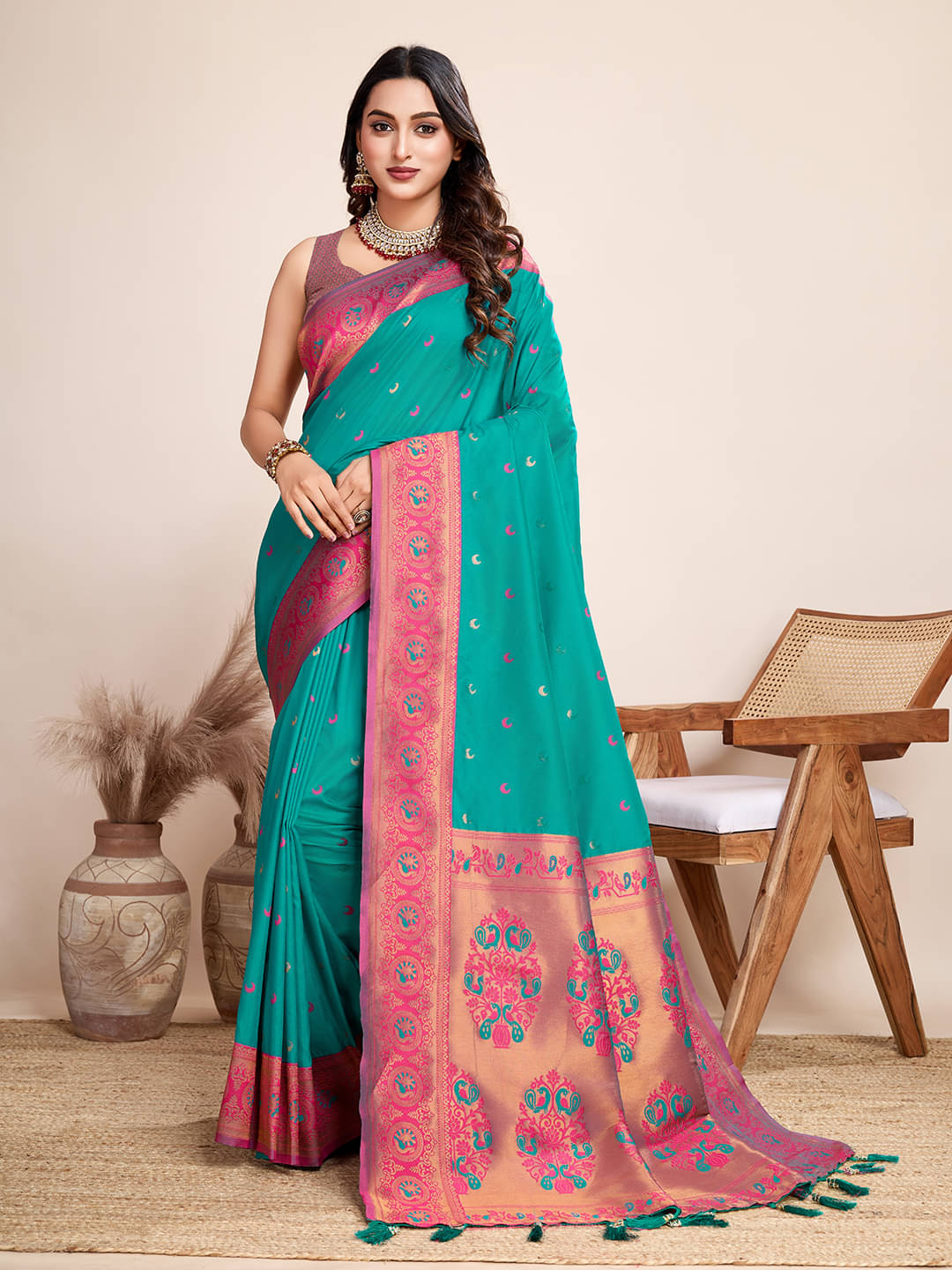     			Varni Fabrics Art Silk Woven Regular Saree With Unstitched Blouse Piece ( Green )
