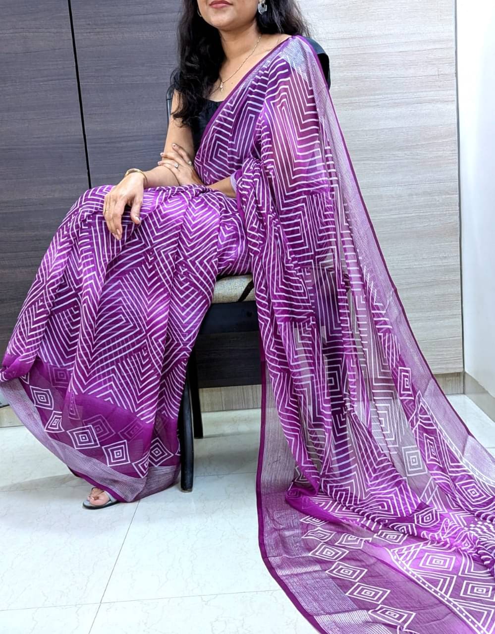     			Varni Fabrics Chiffon Printed Bandhani Sarees With Unstitched Blouse Piece ( Purple )