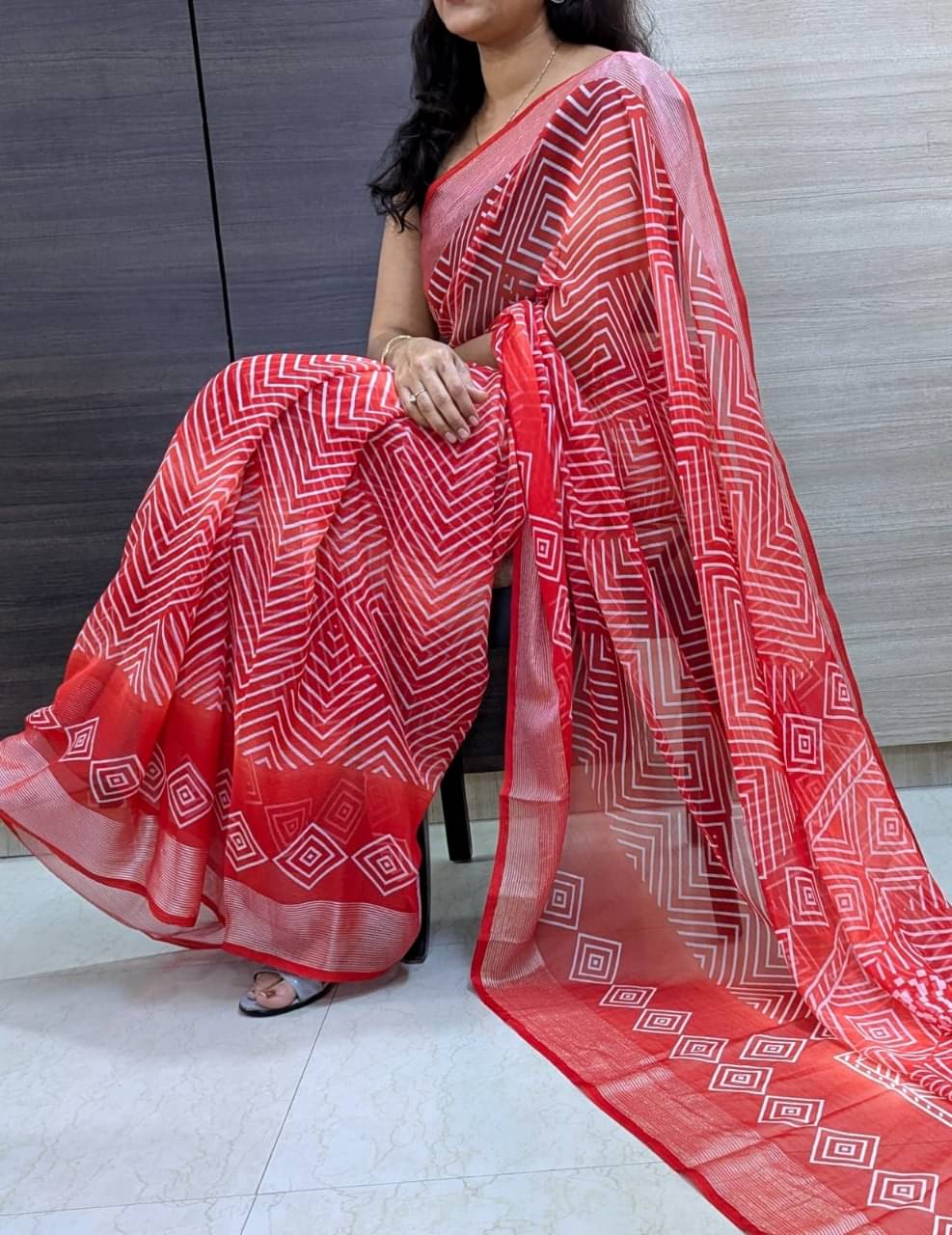 Varni Fabrics Chiffon Printed Bandhani Sarees With Unstitched Blouse Piece ( Red ) Varni Fabrics Chiffon Printed Bandhani Sarees With Unstitched Blouse Piece ( Red )