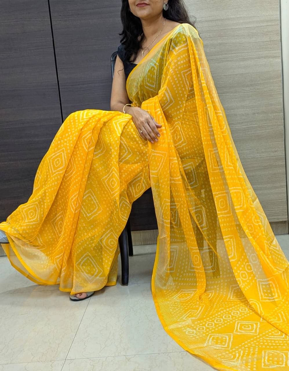     			Varni Fabrics Chiffon Printed Bandhani Sarees With Unstitched Blouse Piece ( Yellow )