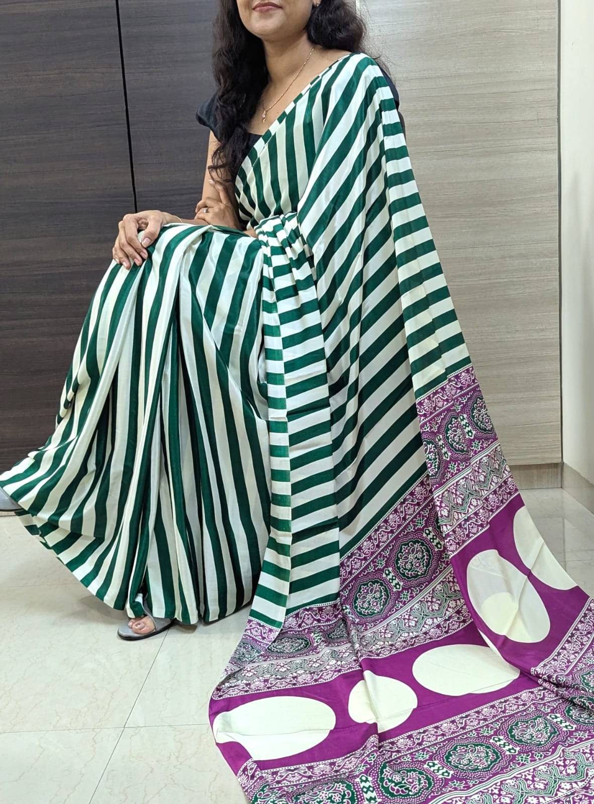 Varni Fabrics Crepe Striped Bandhani Sarees With Unstitched Blouse Piece ( Green ) Varni Fabrics Crepe Striped Bandhani Sarees With Unstitched Blouse Piece ( Green )