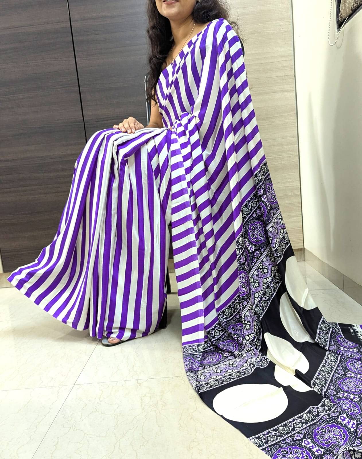     			Varni Fabrics Crepe Striped Bandhani Sarees With Unstitched Blouse Piece ( Purple )