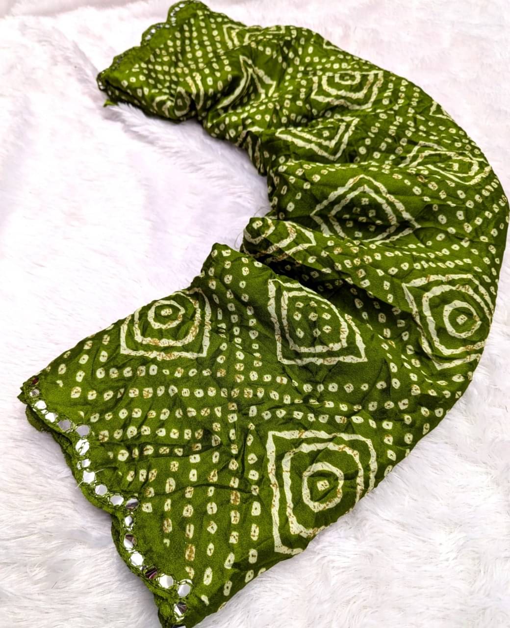 Varni Fabrics Silk Blend Printed Bandhani Sarees With Unstitched Blouse Piece ( Green ) Varni Fabrics Silk Blend Printed Bandhani Sarees With Unstitched Blouse Piece ( Green )
