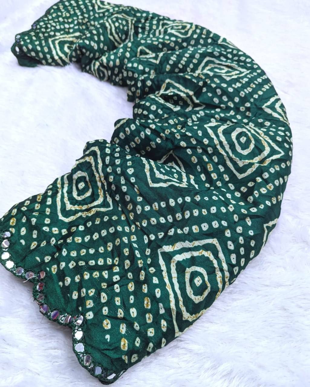 Varni Fabrics Silk Blend Printed Bandhani Sarees With Unstitched Blouse Piece ( Green ) Varni Fabrics Silk Blend Printed Bandhani Sarees With Unstitched Blouse Piece ( Green )