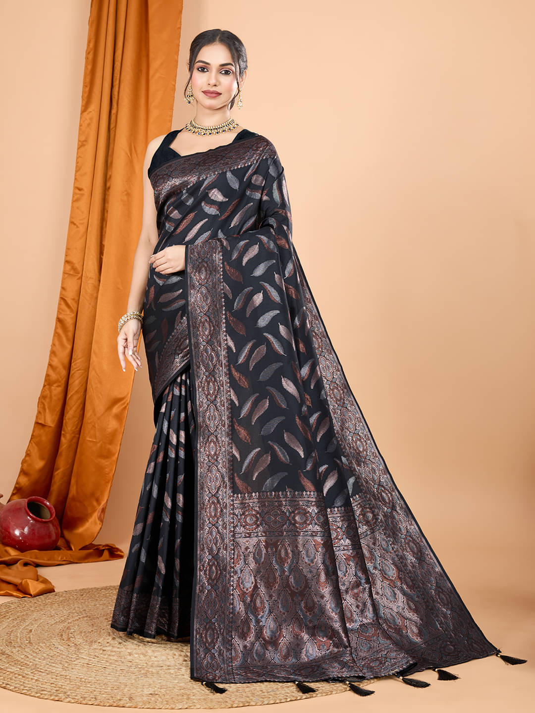 Varni Fabrics Silk blend Woven Banarasi saree With Unstitched Blouse Piece ( Black ) Varni Fabrics Silk blend Woven Banarasi saree With Unstitched Blouse Piece ( Black )