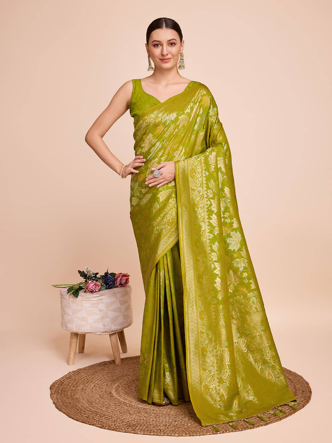     			Varni Fabrics Silk blend Woven Banarasi saree With Unstitched Blouse Piece ( Green )
