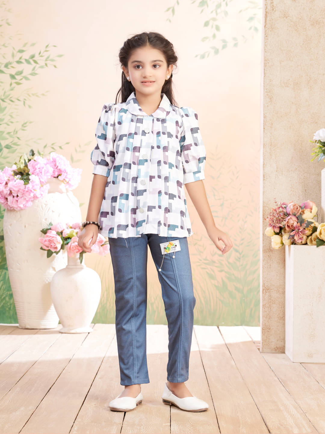     			Aarika Pack of 1 Girls Crepe T-shirt & Pants ( Green )