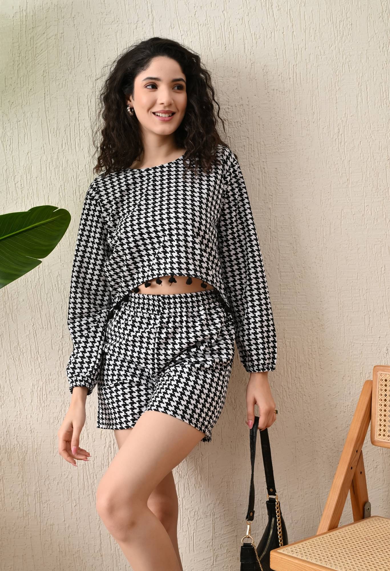     			Divine Bezz Women Printed Top With Shorts Co-Ord Set ( Black )