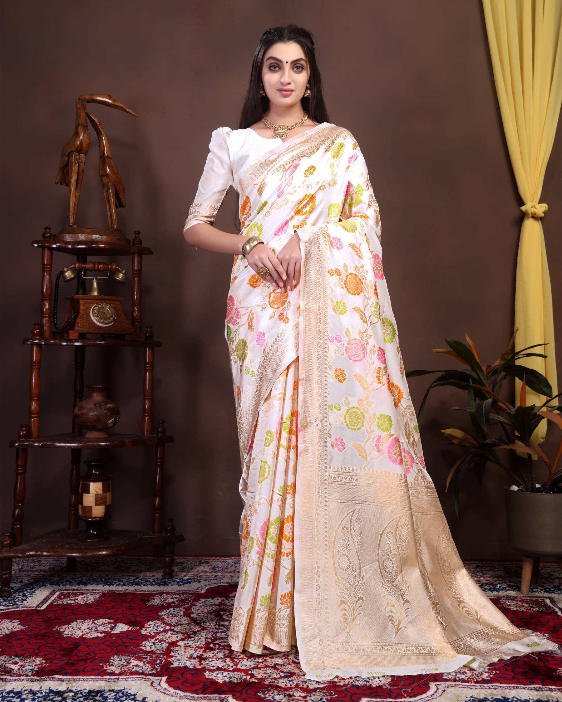     			Clirva Silk Blend Self Design Banarasi saree With Unstitched Blouse Piece ( White )