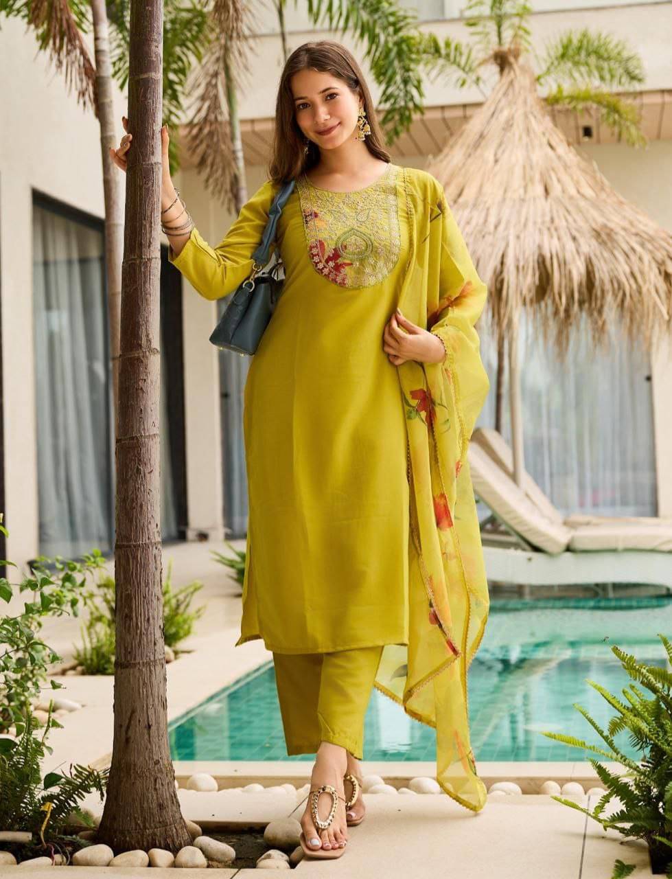     			keshav fashion Women Rayon Embroidered Straight Kurti With Pants ( Green )