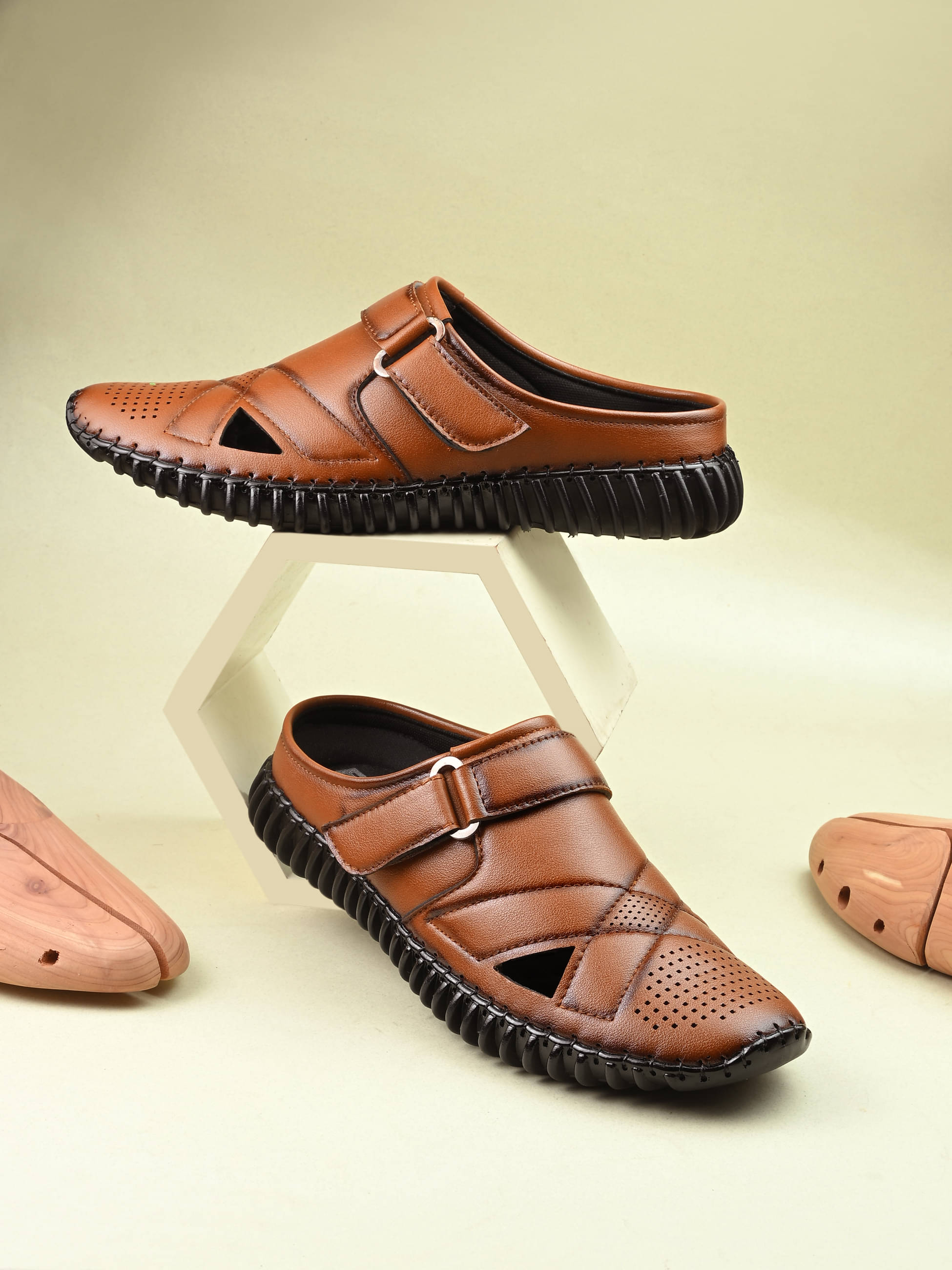     			Bucik - Tan Men's Sandals