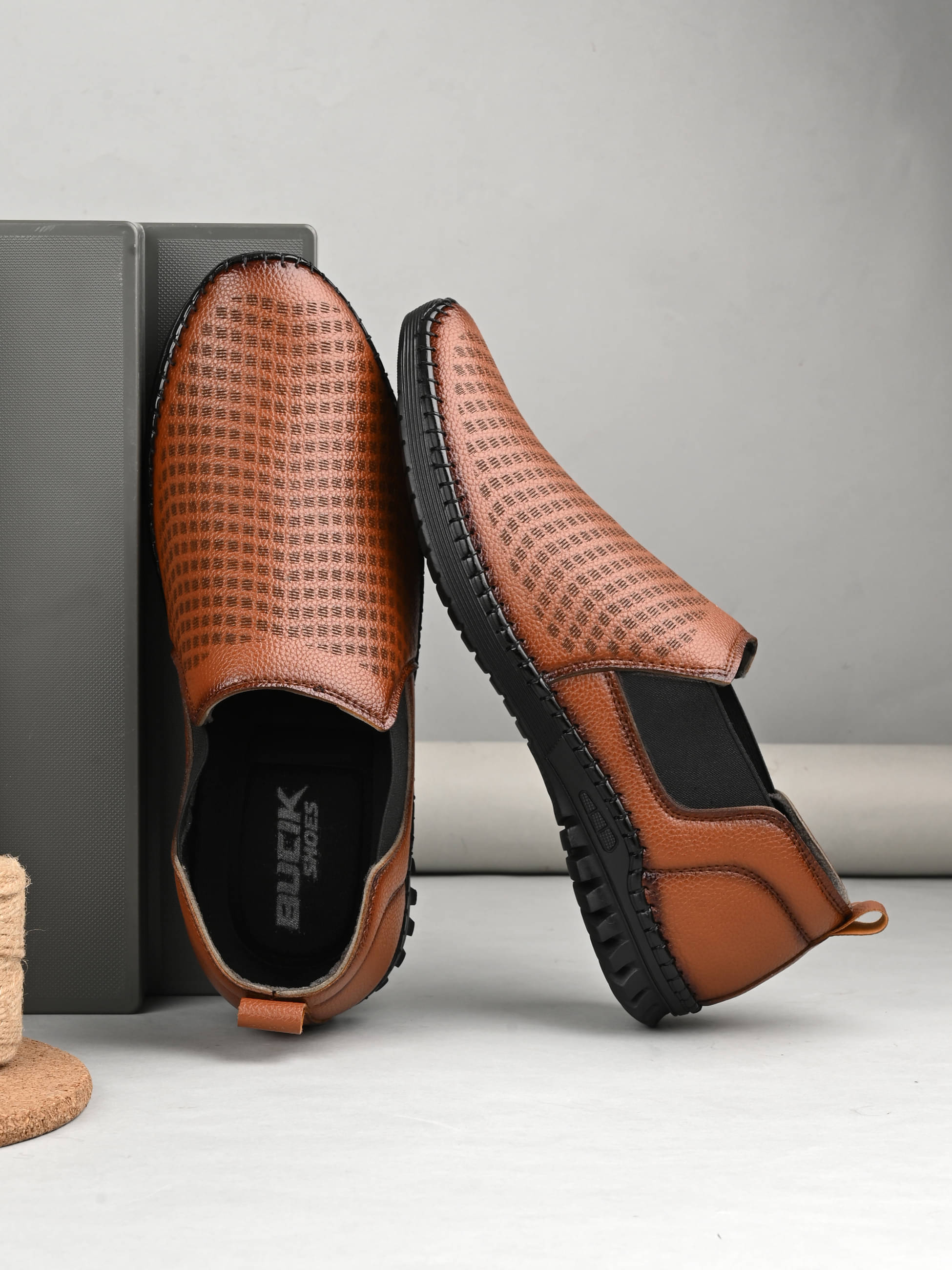     			Bucik - Tan Men's Jutti