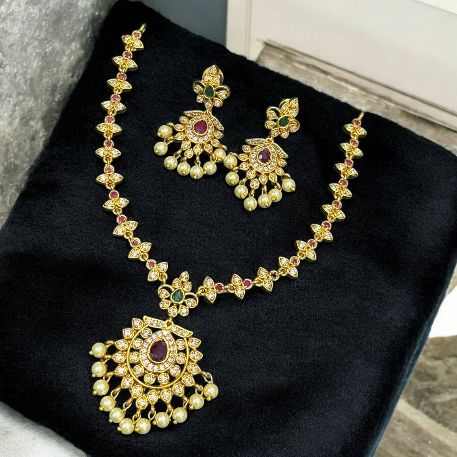     			KC JEWELS Multi Color Brass Necklace Set ( Pack of 1 )