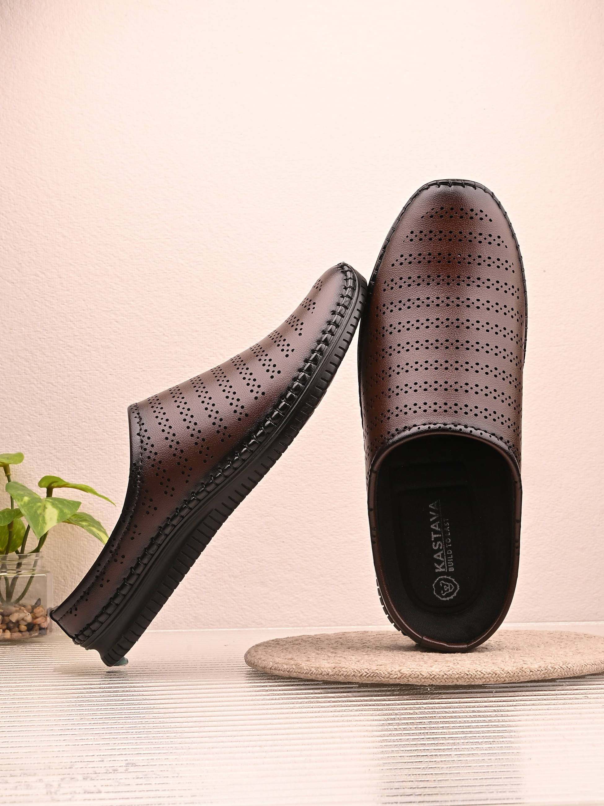     			Kastava Brown Men's Mule