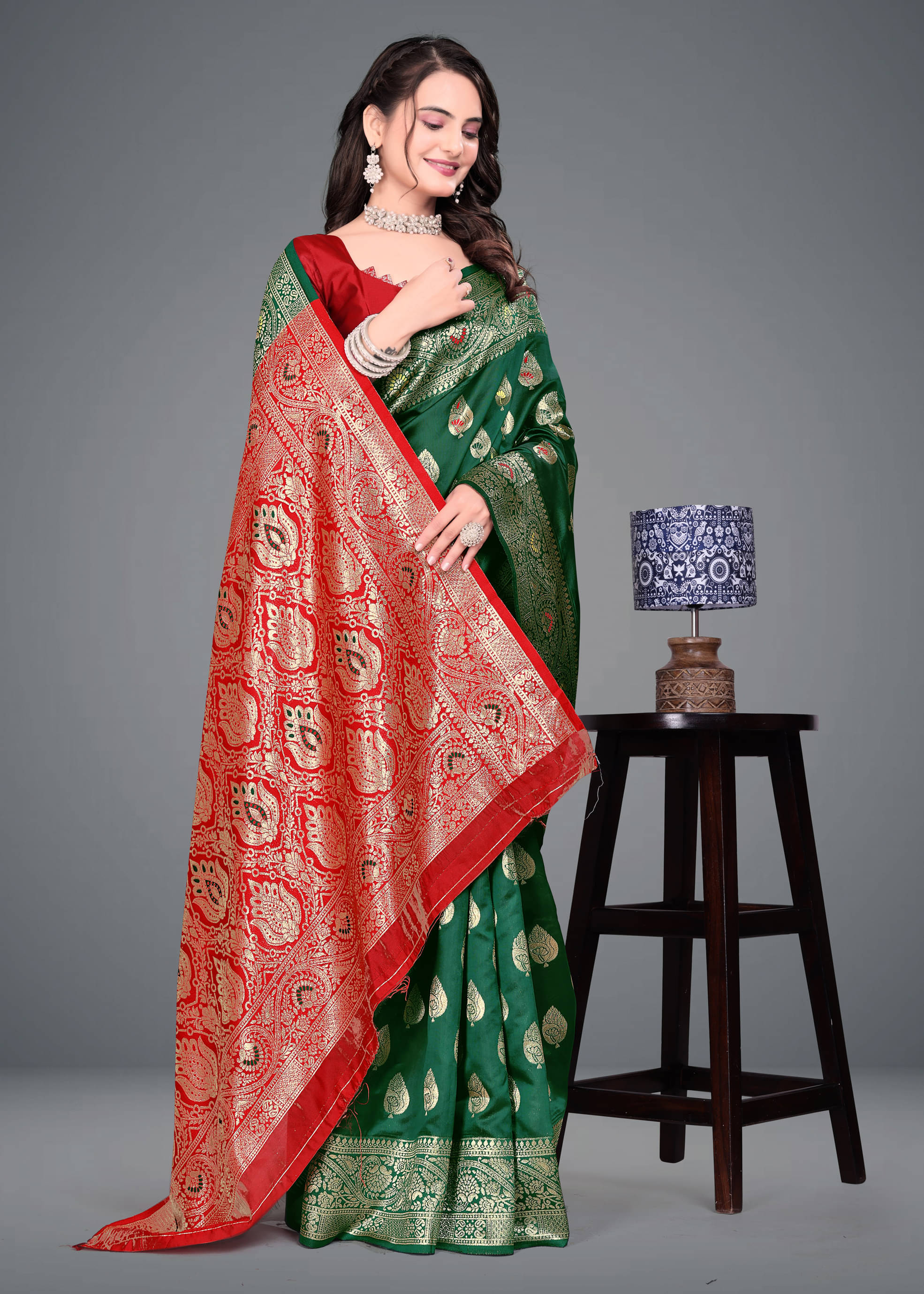 Om Shantam Sarees Silk Blend Woven Kanjeevaram Sarees With Unstitched Blouse Piece ( Green ) Om Shantam Sarees Silk Blend Woven Kanjeevaram Sarees With Unstitched Blouse Piece ( Green )