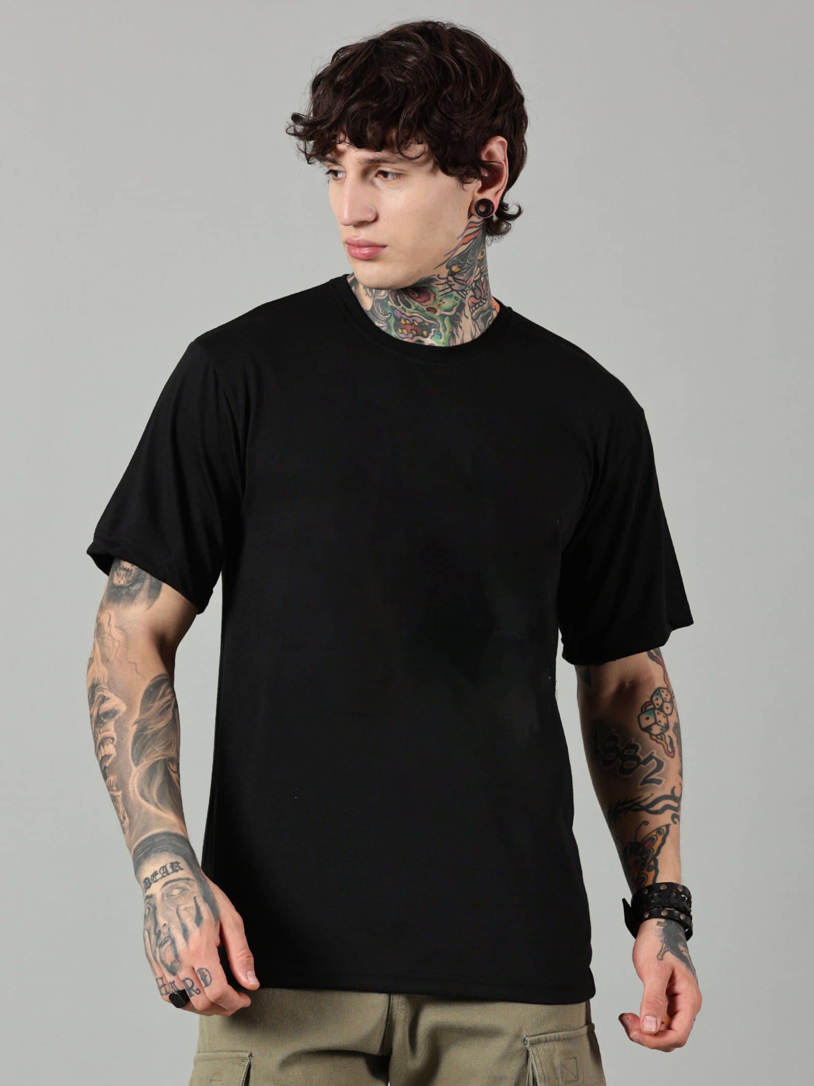Diversify Men Cotton Blend Oversized Fit Solid T-Shirt ( Black ) Diversify Men Cotton Blend Oversized Fit Solid T-Shirt ( Black )