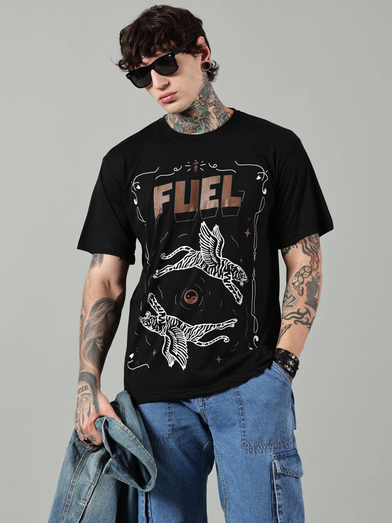 Diversify Men Cotton Blend Oversized Fit Printed T-Shirt ( Black )