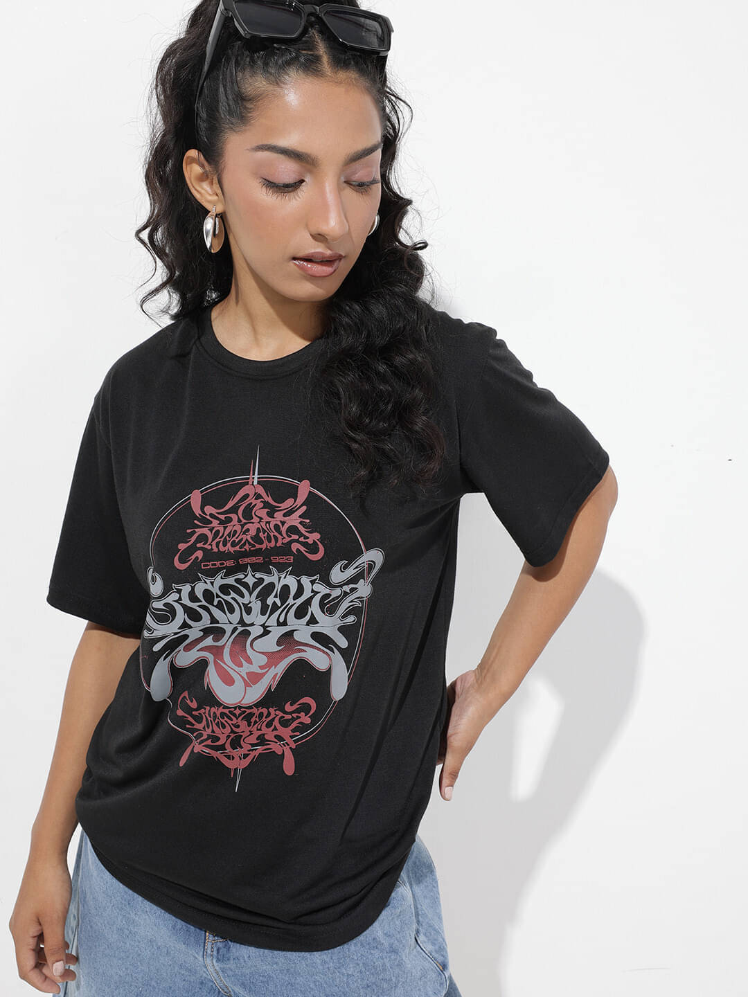 Diversify Women Cotton Blend Printed Oversized Fit Round Neck T-Shirt ( Black )     			Diversify Women Cotton Blend Printed Oversized Fit Round Neck T-Shirt ( Black )